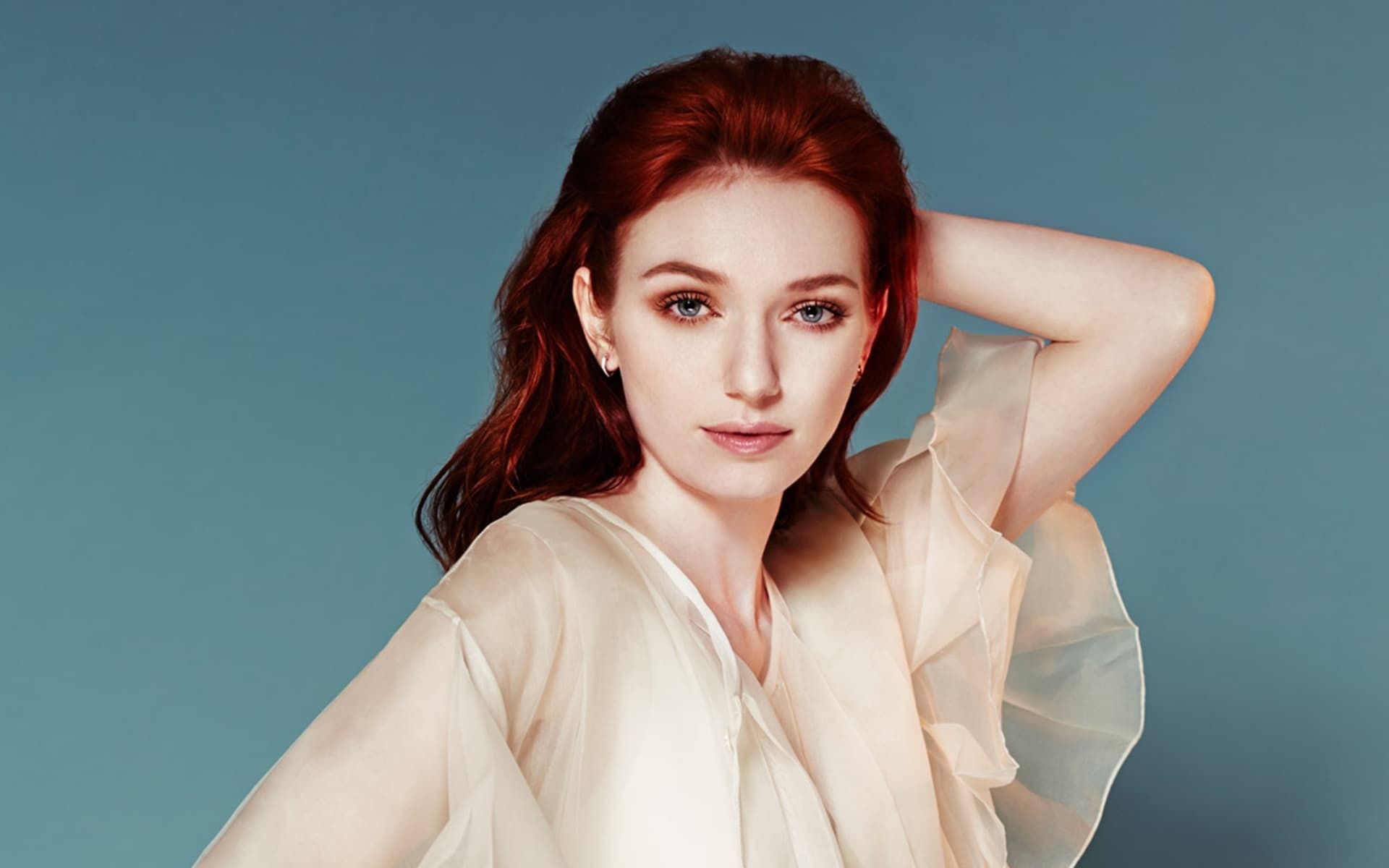 Eleanor Tomlinson, Hollywood beauty, Talented actress, Glamorous star, 1920x1200 HD Desktop