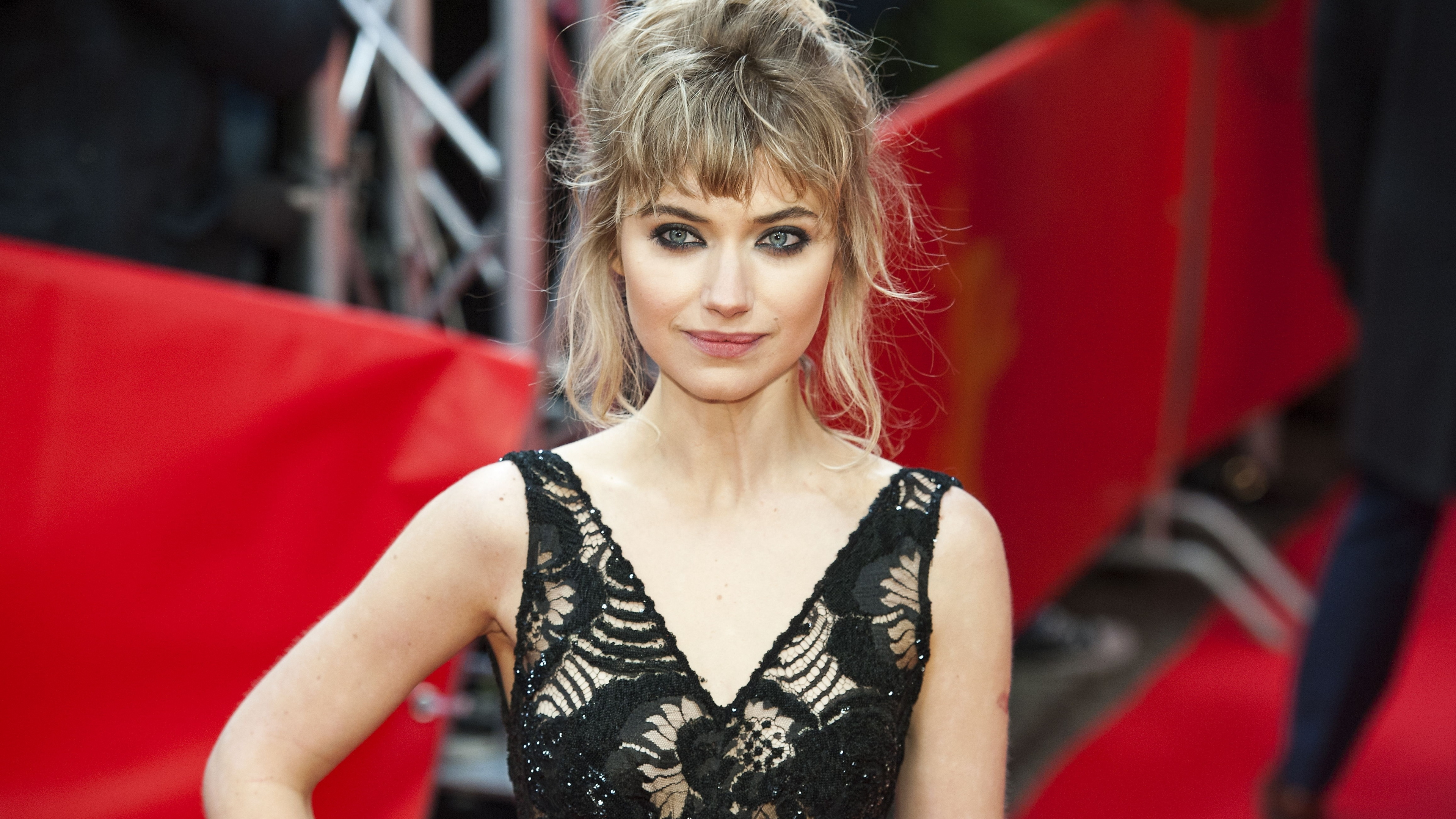 Imogen Poots, Red Carpet Wallpaper, 3840x2160 4K Desktop