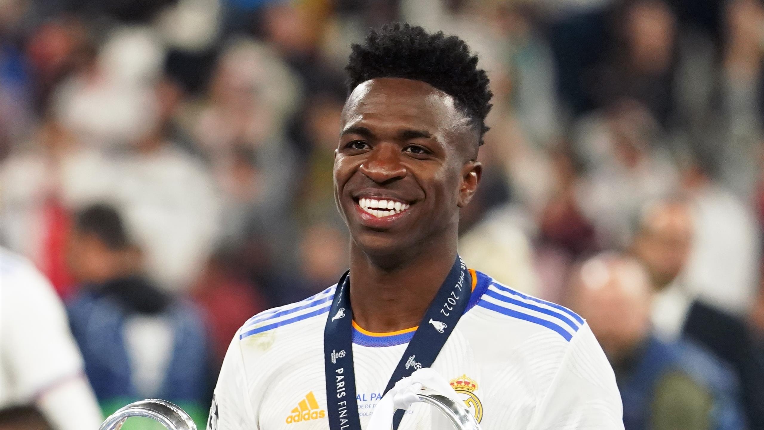 Vinicius Junior, Real Madrid CF kit, UEFA Champions League trophy, HD Desktop wallpaper