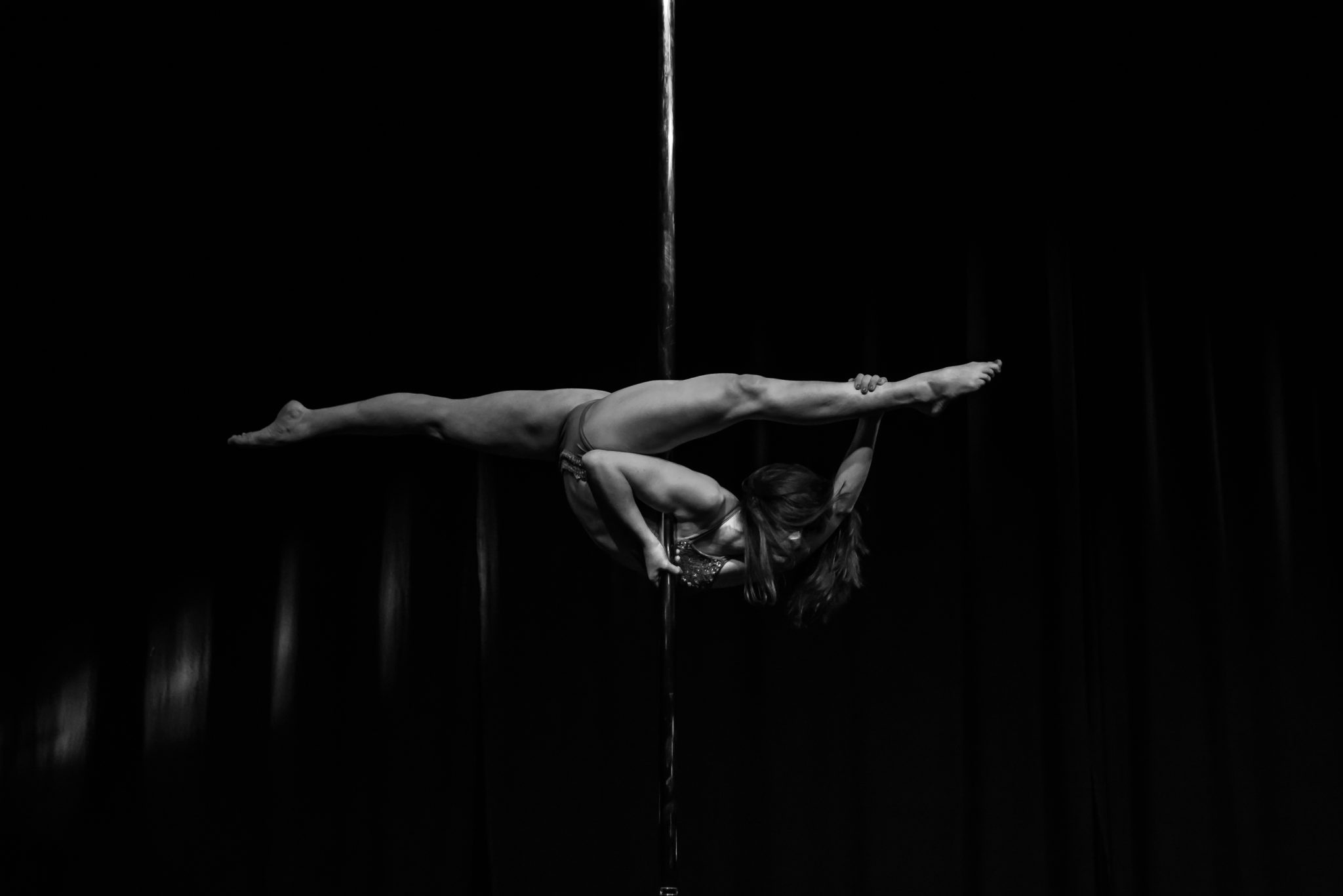 Pole Dance show, Artistic performance, Energetic moves, Mesmerizing act, 2050x1370 HD Desktop