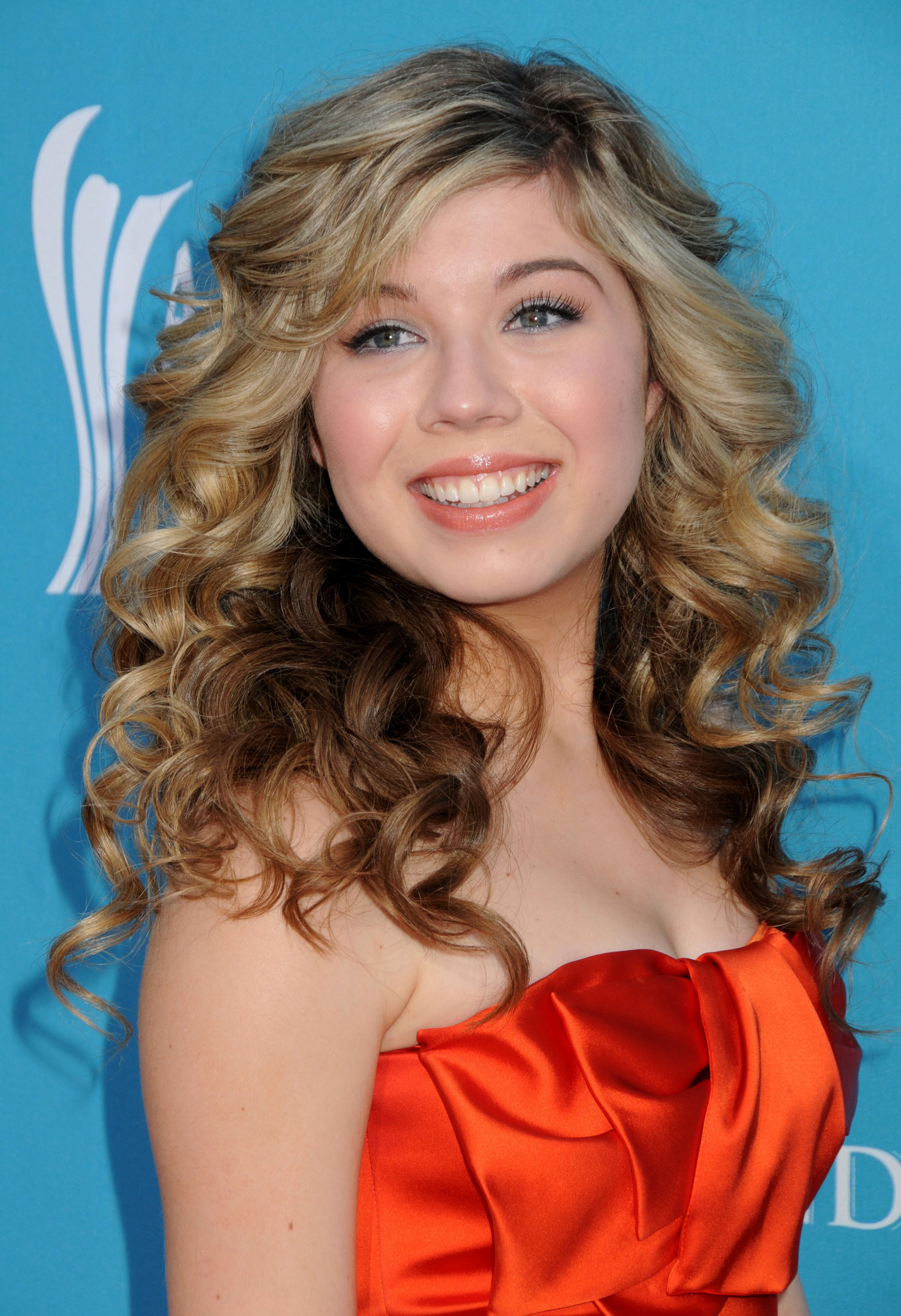 Jennette McCurdy hot bikini, Topless leaked photos, HD images, Sensational visuals, 1760x2560 HD Phone