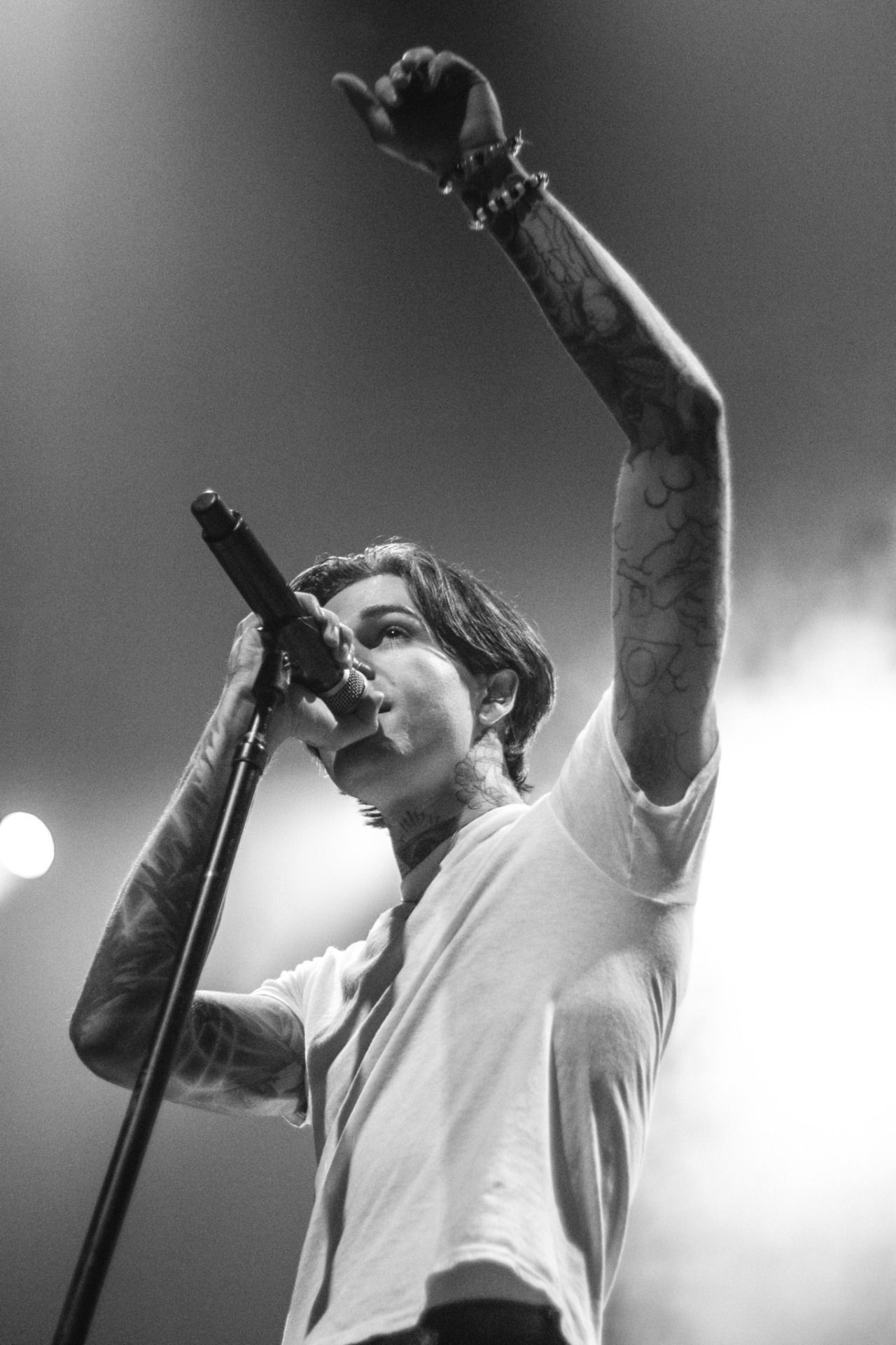 depressedwithbands: The Neighbourhood lockscreens Hey guys. If you like the neighbourhood then you HAVE to f | The neighbourhood, Jesse rutherford, Musical band 1280x1920