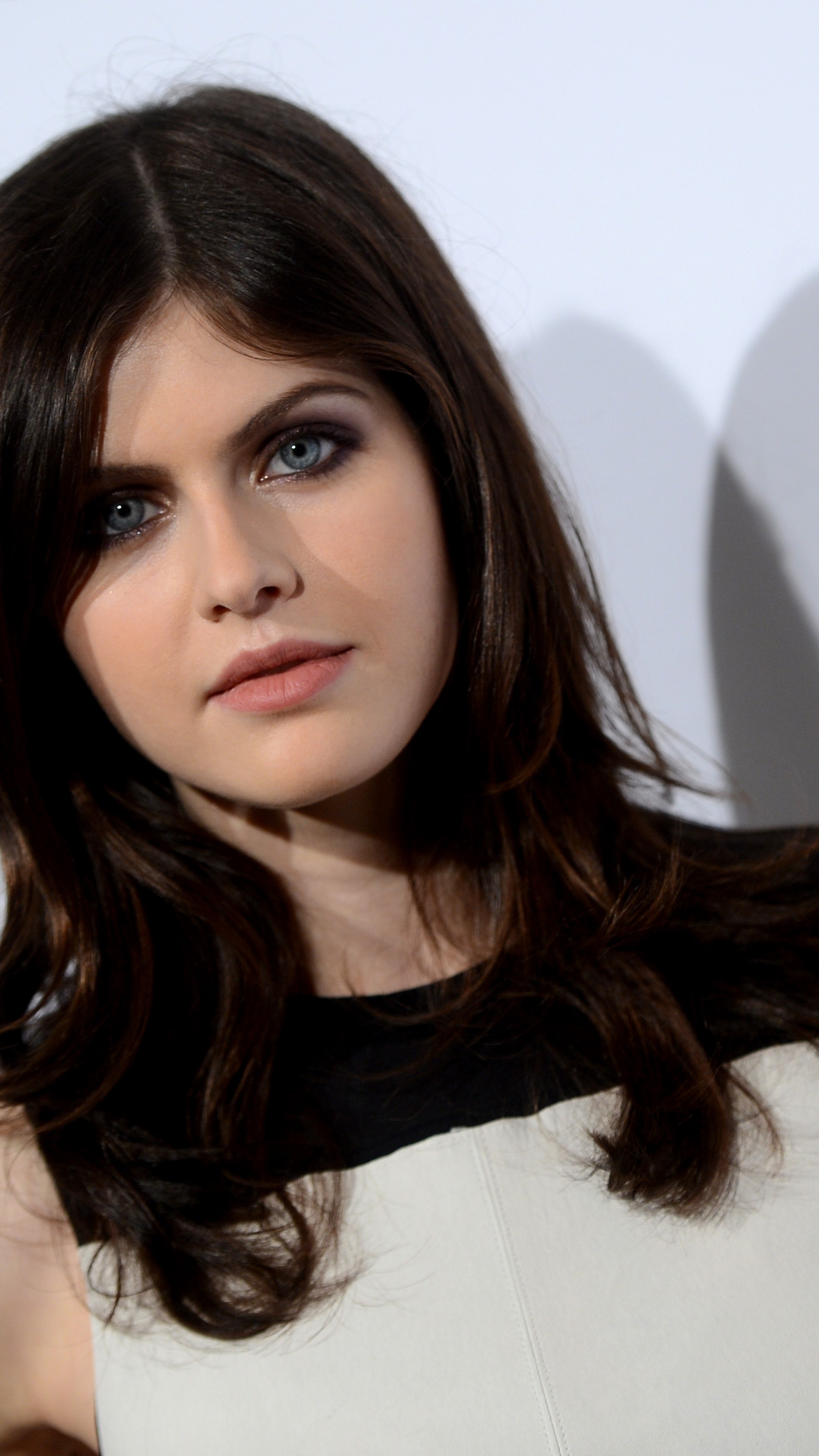 Alexandra Daddario, Movie celebrity, Beautiful portrait, Celeb photo, 2160x3840 4K Phone