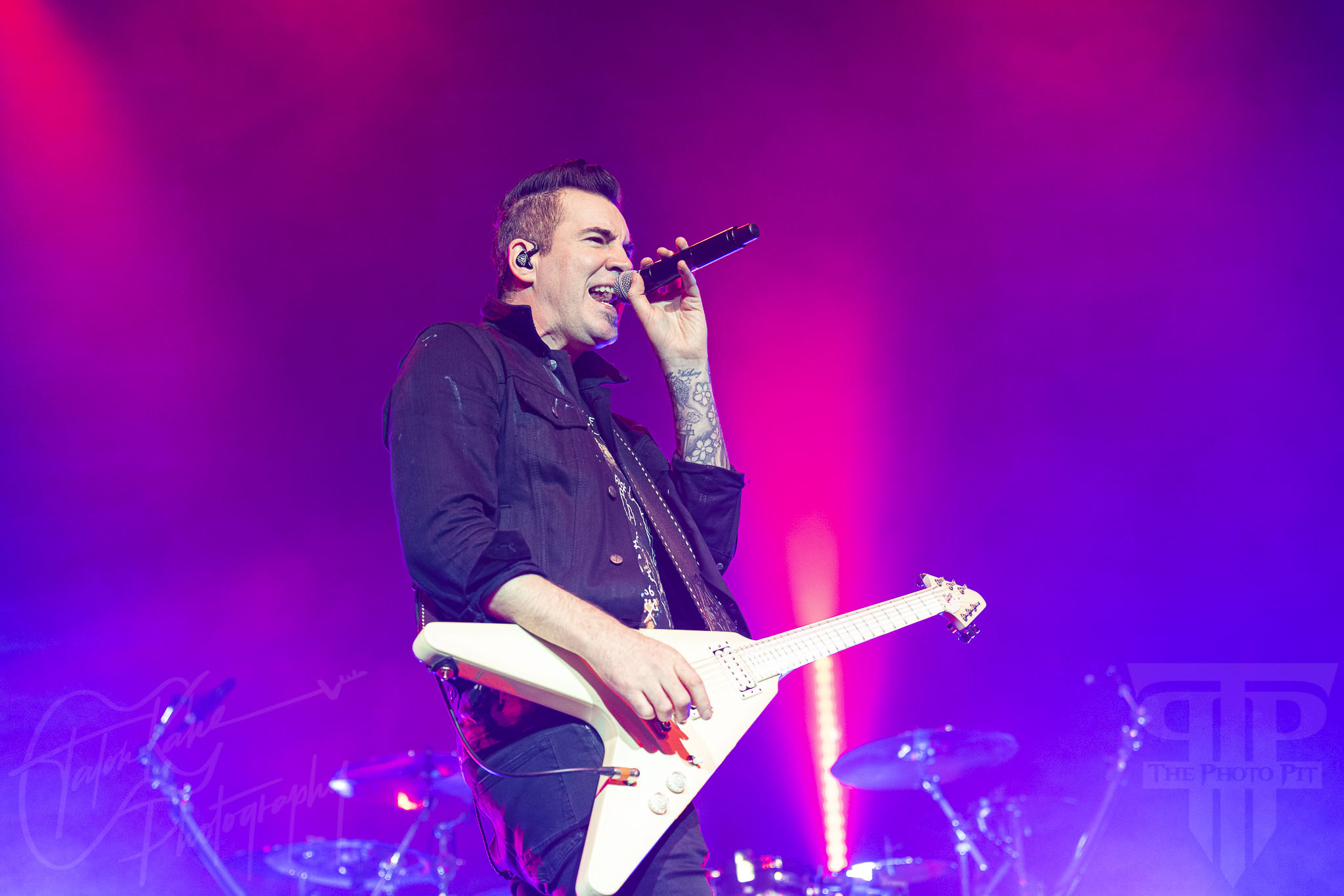 FROM THE PIT TO THE CROWD: THEORY OF A DEADMAN WITH SHAMAN'S HARVEST - HARD ROCK LIVE - ORLANDO FL - MARCH 6, 2022 - The Photo Pit 2050x1370