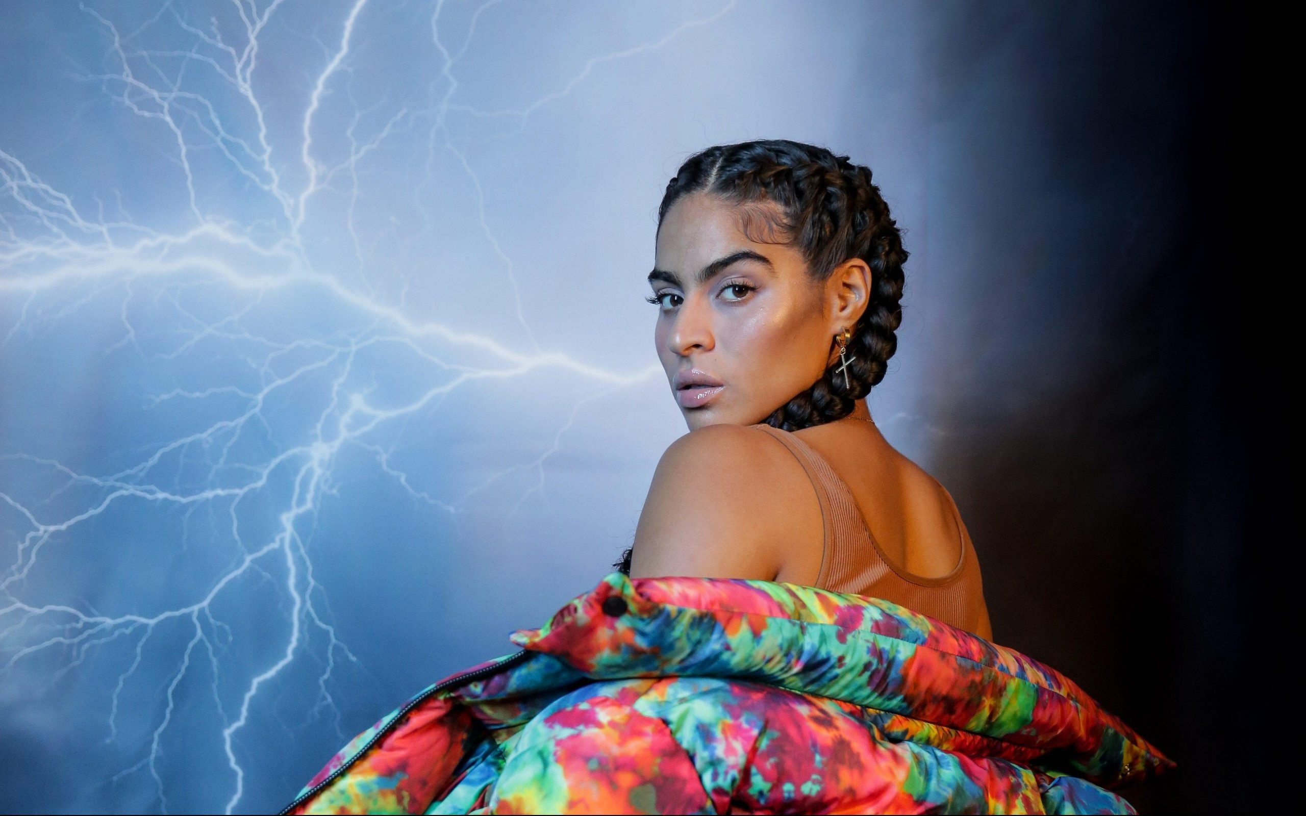 Jessie Reyez, Hot pictures, Stunning beauty, The Viraler, 2560x1600 HD Desktop