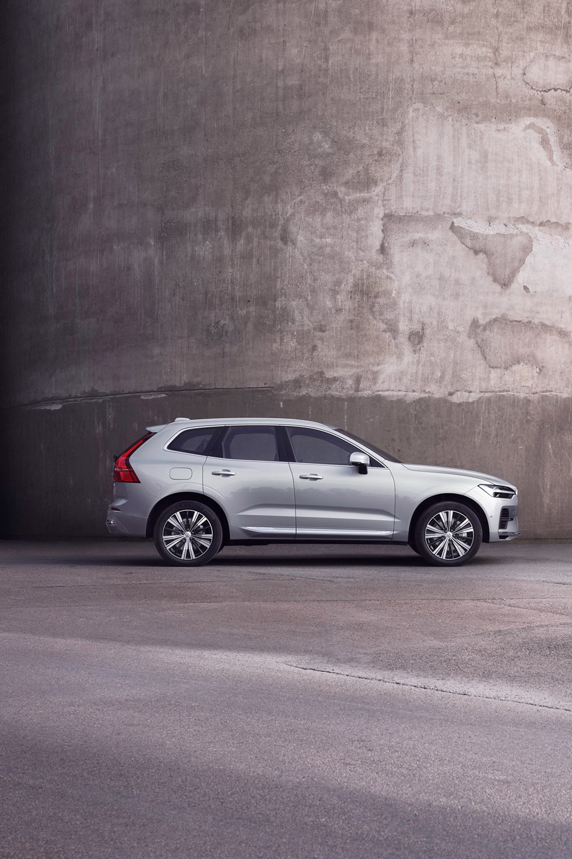 XC60 Right Side, Volvo Wallpaper, 1920x2890 HD Phone