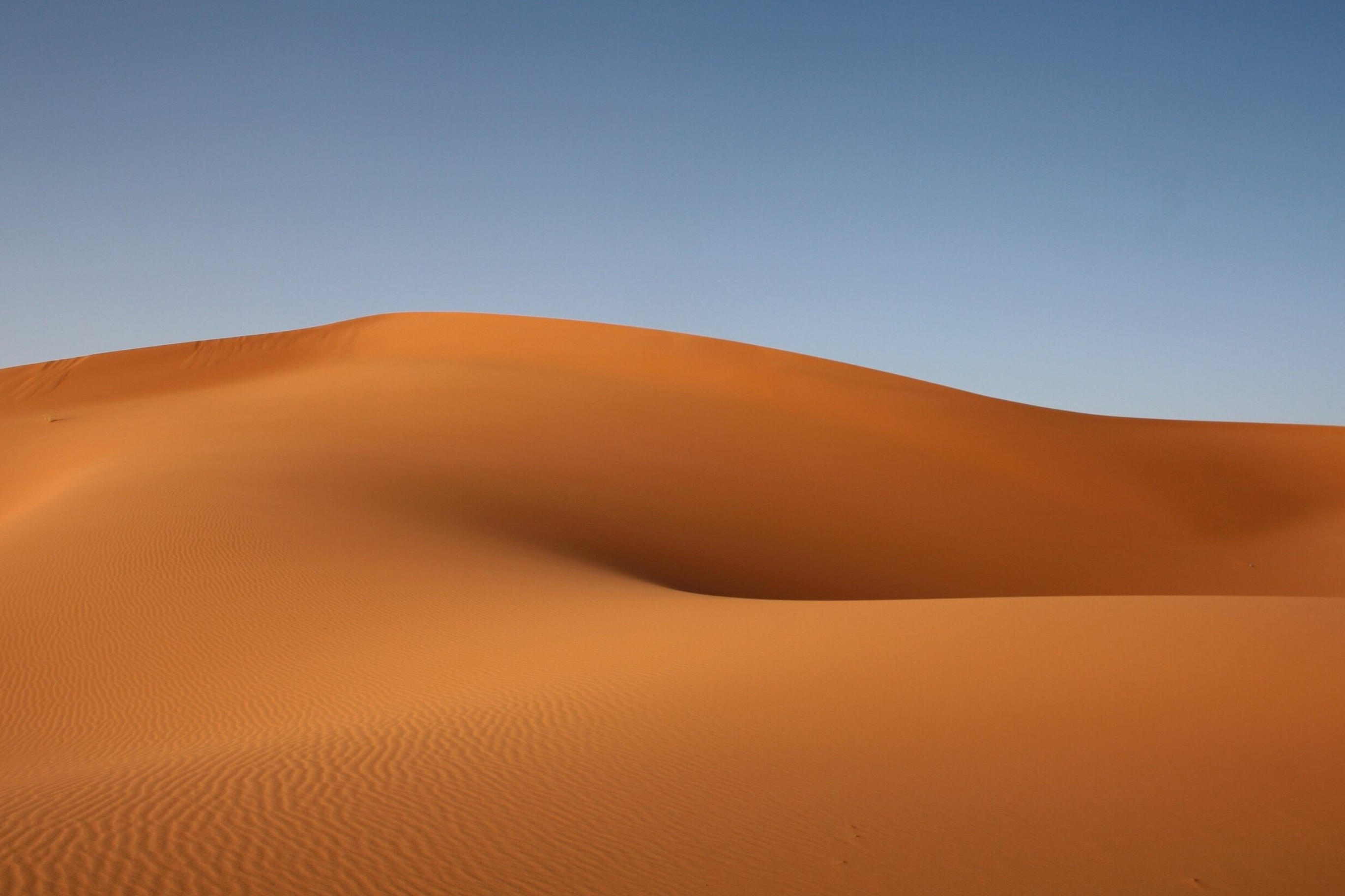 Beautiful Desert, Striking landscapes, Surreal colors, Tranquil solitude, 2740x1830 HD Desktop