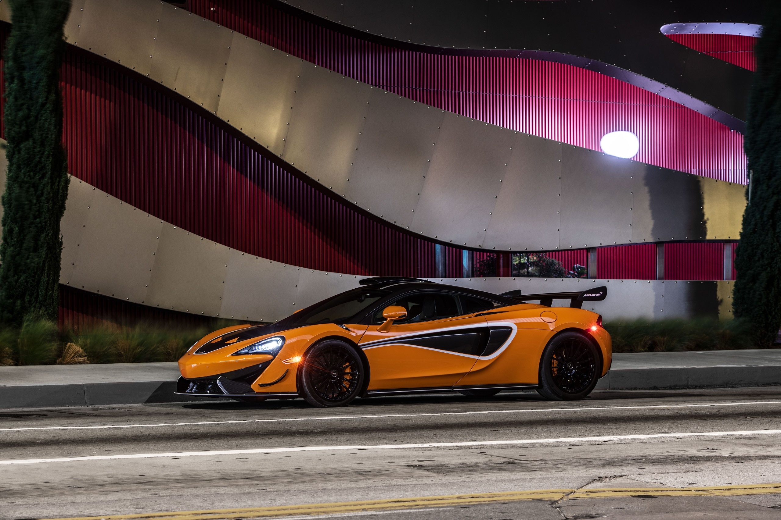 McLaren 620R, Front three quarter, Motortrend, 2560x1710 HD Desktop