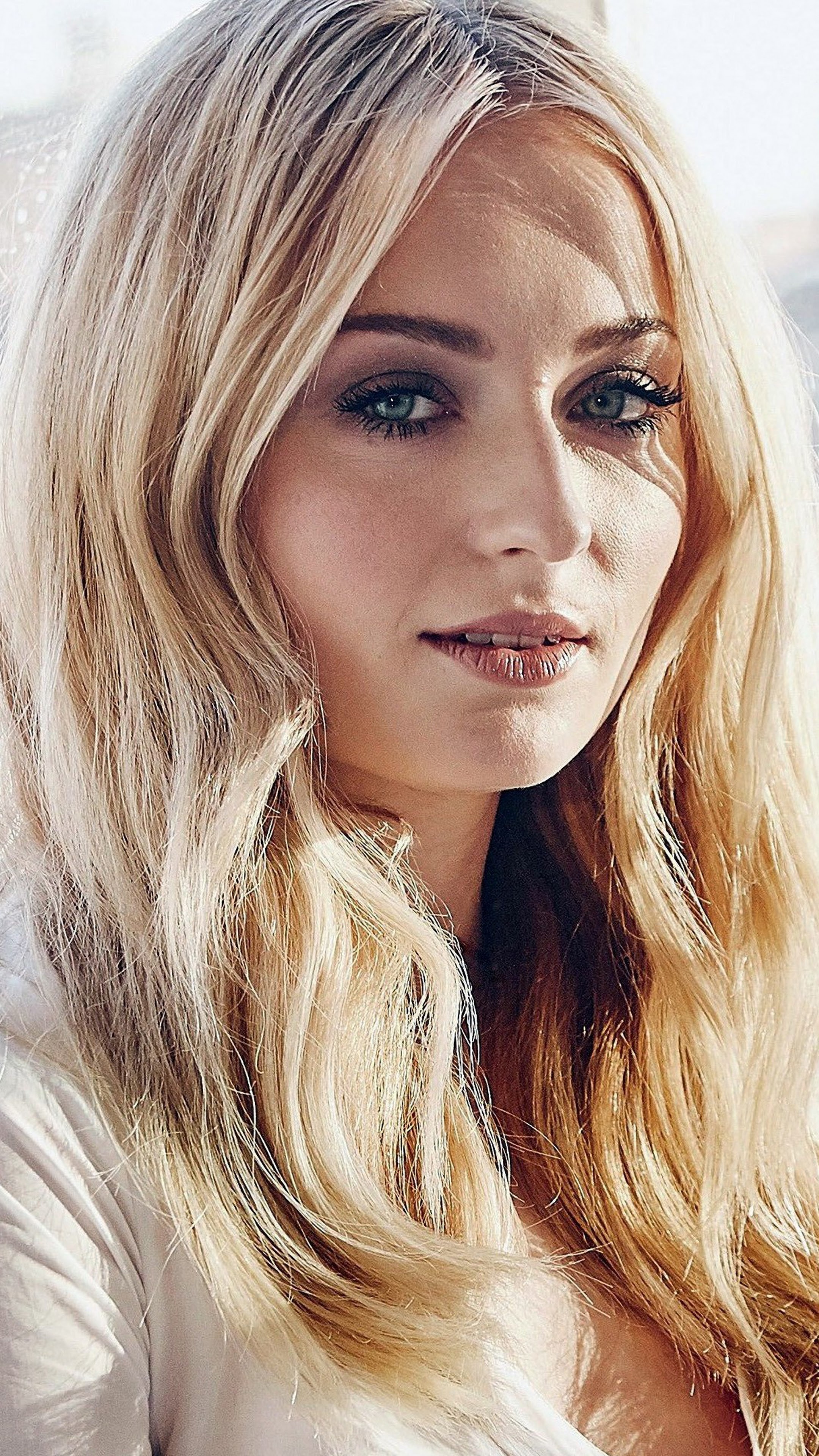 Sophie Turner, Blonde beauty, 4K wallpaper, Striking portrait, 2160x3840 4K Phone