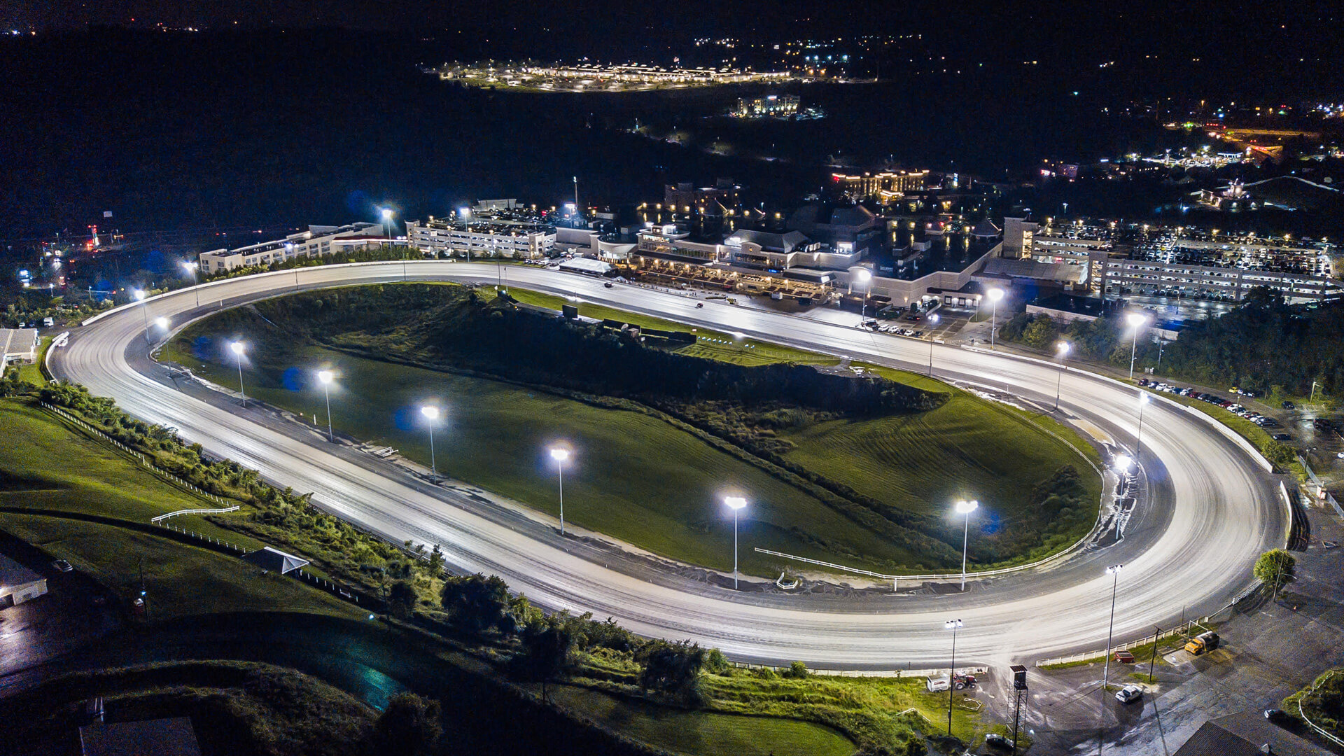 Race Track, Choosing Race Track Lighting, AGC Lighting, 1920x1080 Full HD Desktop