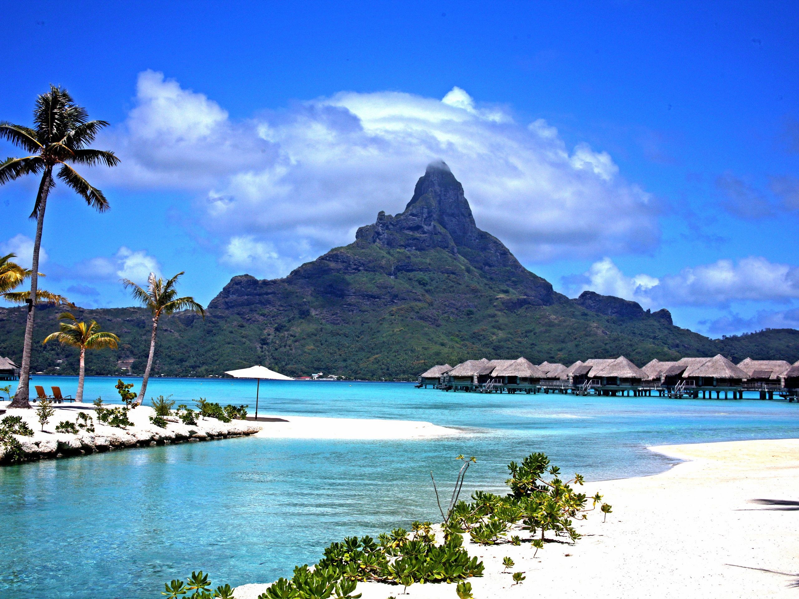 Mount Otemanu, Bora Bora Wallpaper, 2560x1920 HD Desktop