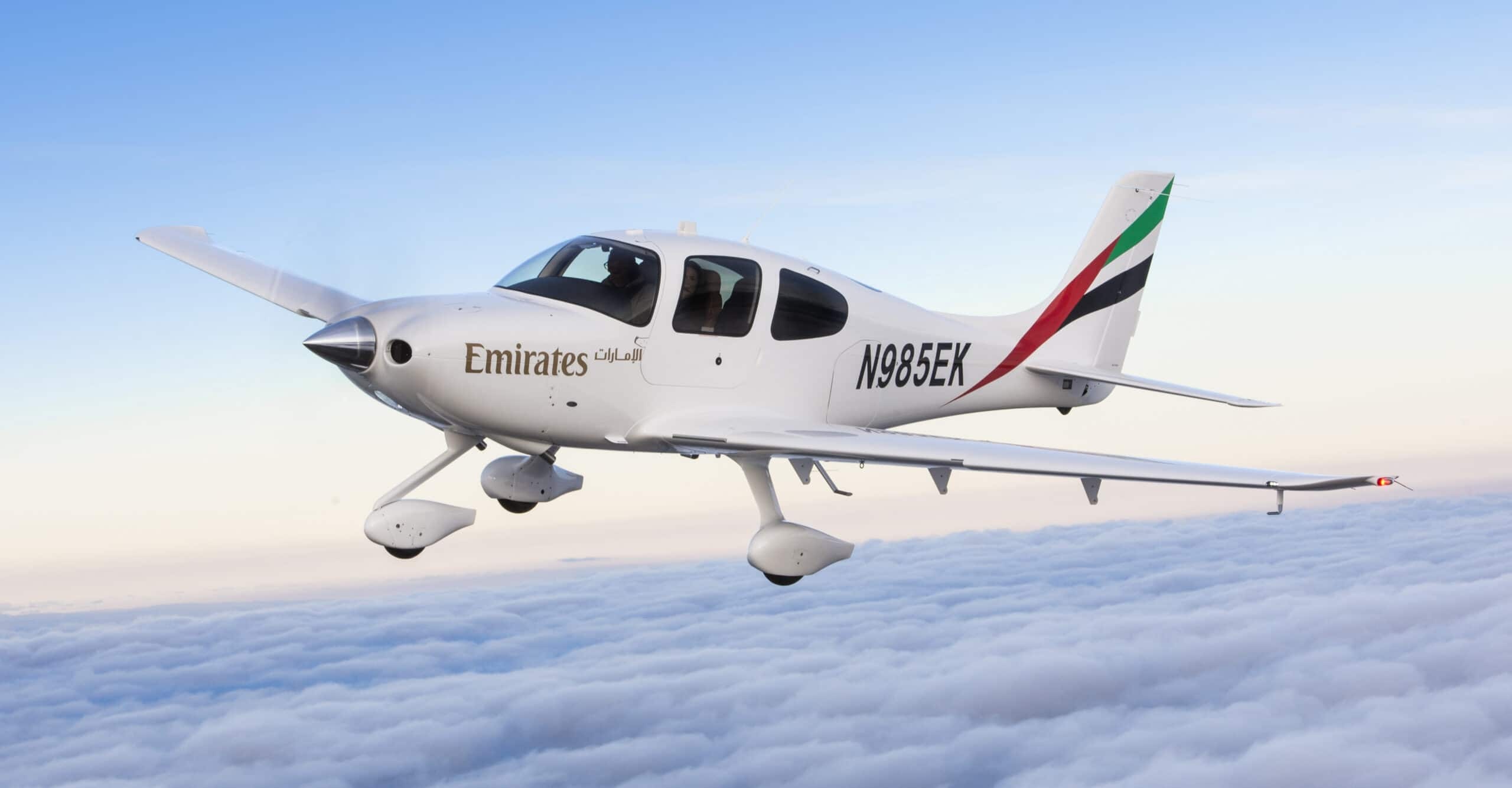 Cirrus SR22, Emirates Airline Wallpaper, 2560x1340 HD Desktop