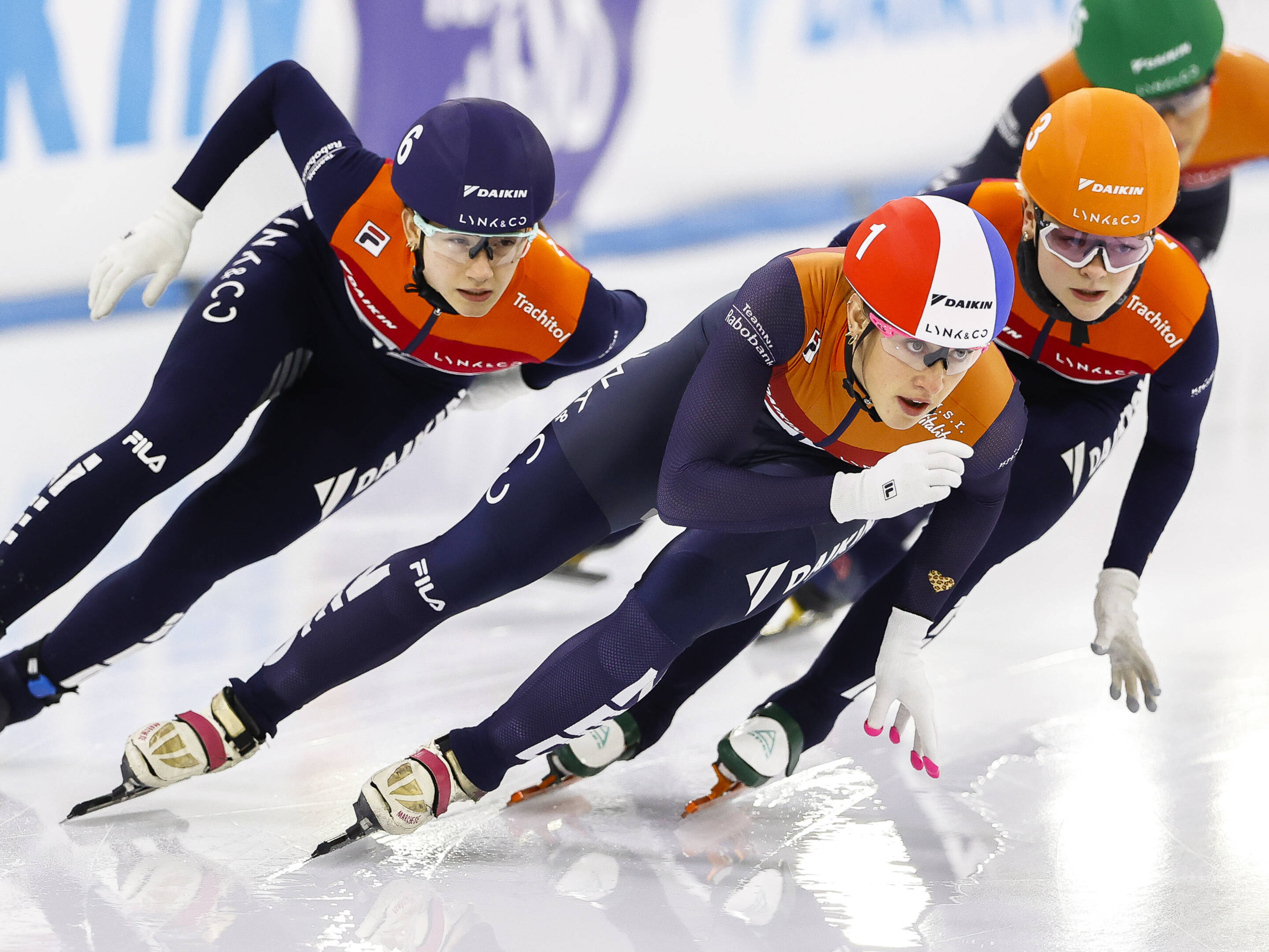 Xandra Velzeboer, Short track talent, World championship, Medal aspirations, 2880x2160 HD Desktop