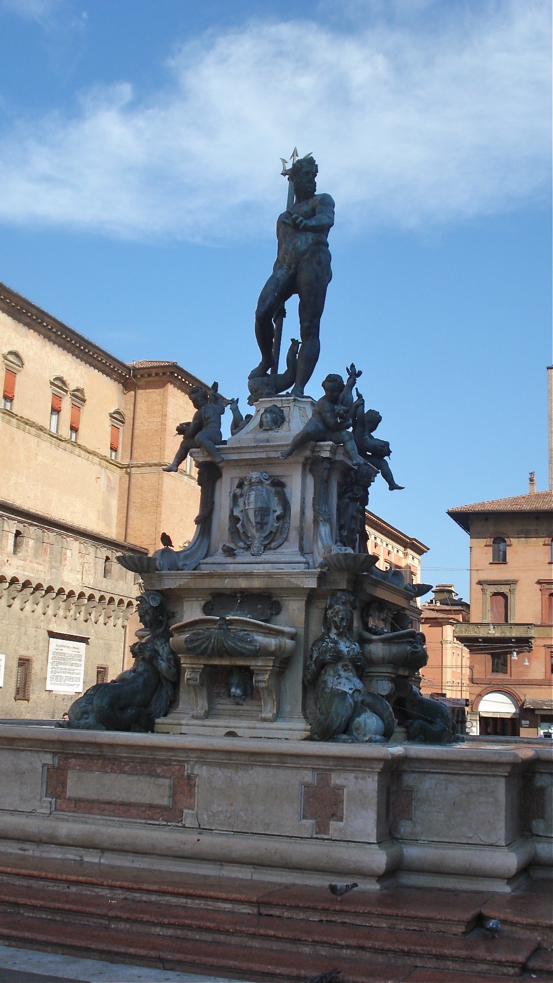 Fountain of Neptune, Bologna Wallpaper, 1080x1920 Full HD Phone