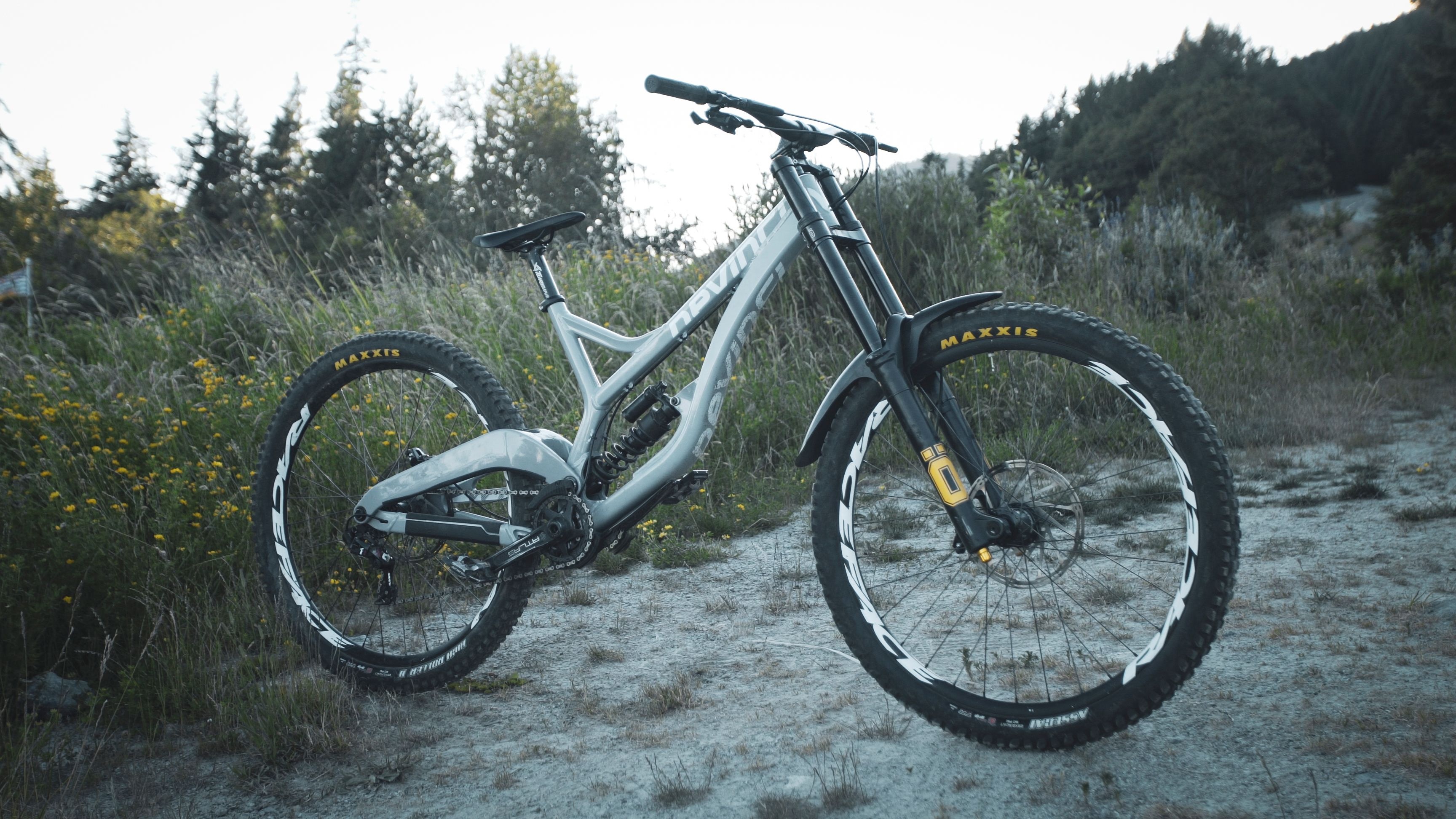 Wilson GX DH 7S, Cycles Devinci Wallpaper, 3460x1950 HD Desktop