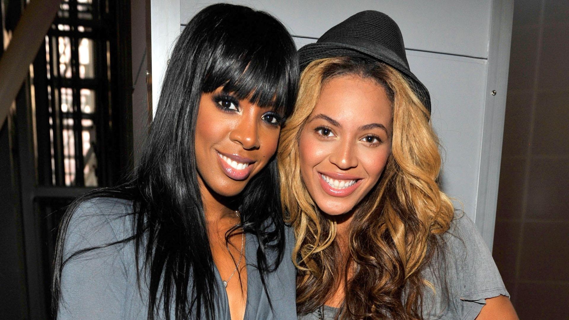 Kelly Rowland's motherhood, Mommy tweets, Heartwarming photo, Unconditional love, 1920x1080 Full HD Desktop