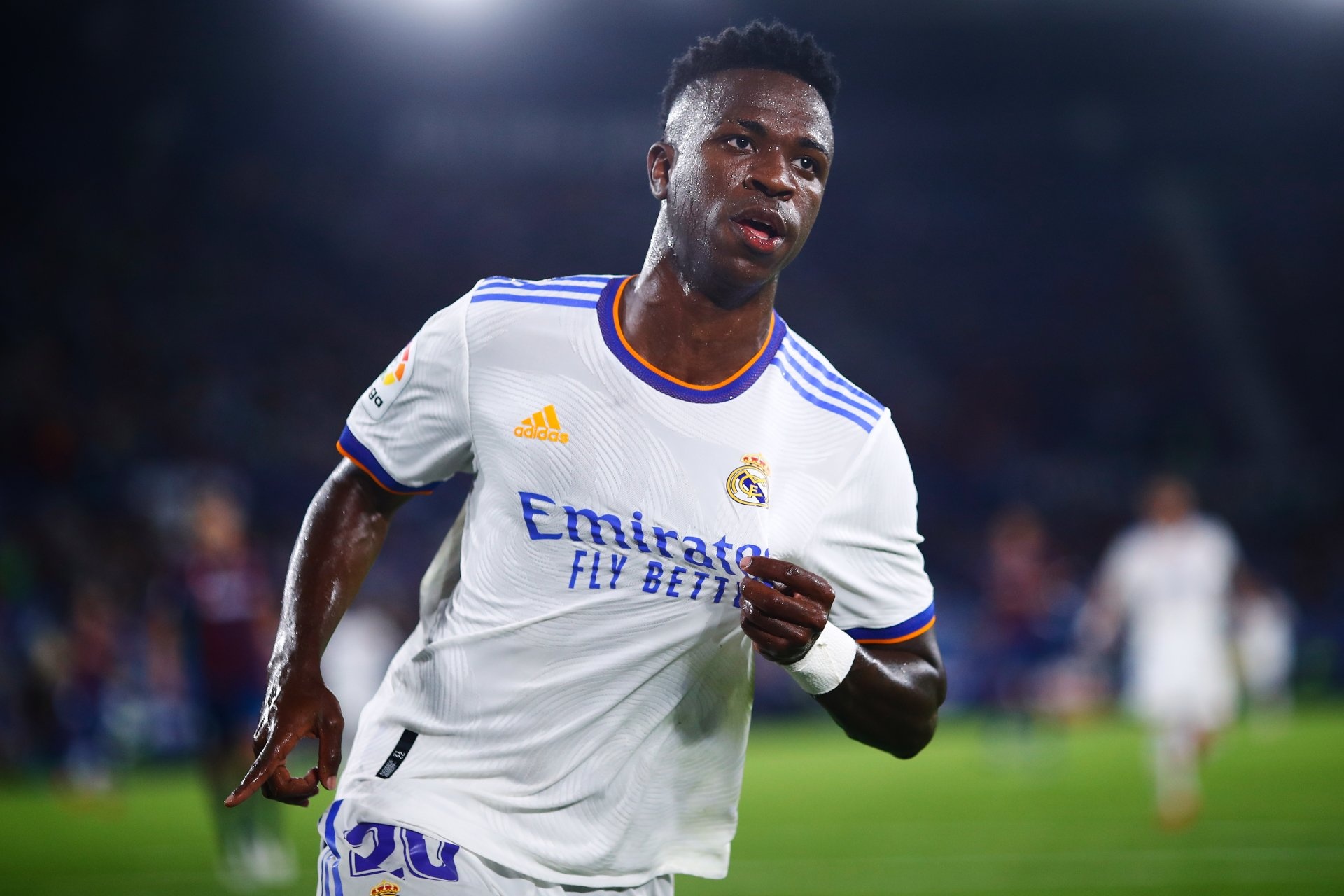 Vinicius Junior, Real Madrid home kit, Illuminated football stadium pitch, HD Desktop wallpaper