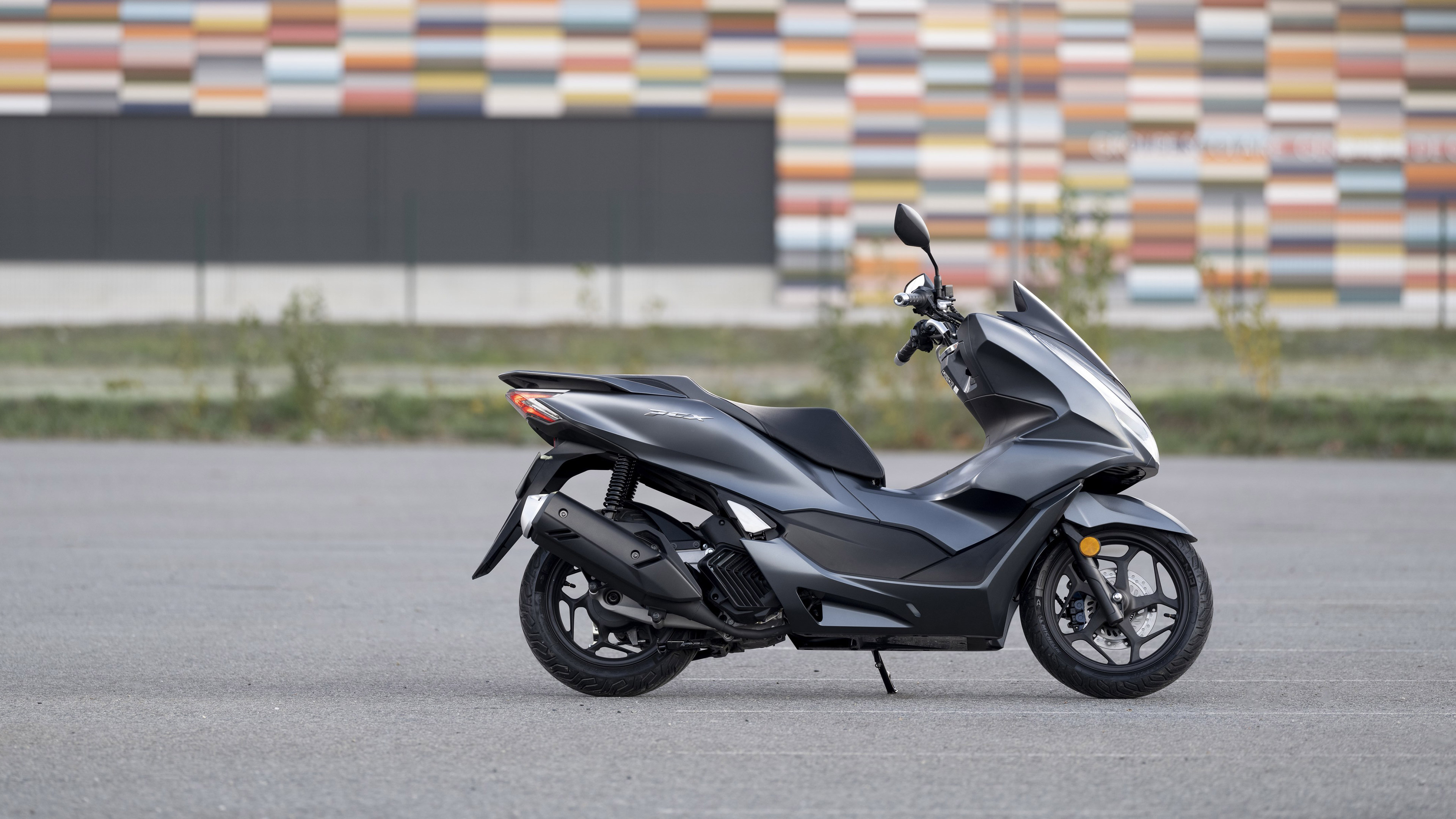 Honda PCX125, Auto adventure, Modern design, Dynamic ride, 3840x2160 4K Desktop