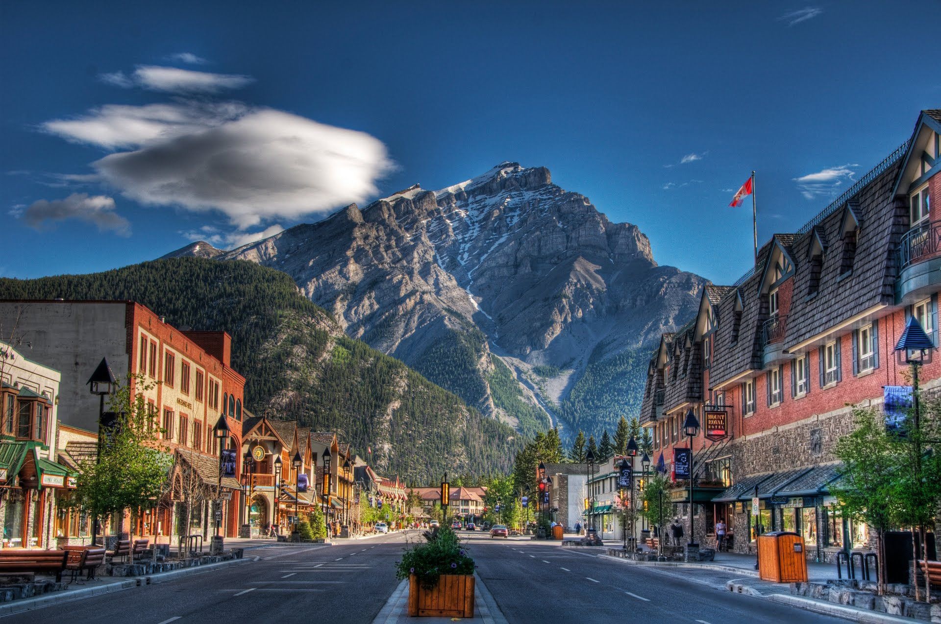 Banff Avenue, Banff National Park Wallpaper, 1920x1280 HD Desktop