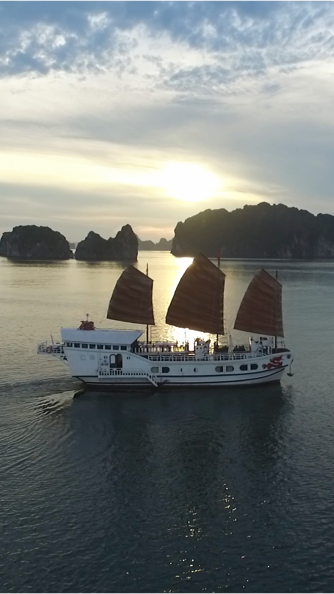 Halong Bay, Vietnam's charm, Alluring landscapes, Picturesque views, 1080x1920 Full HD Phone