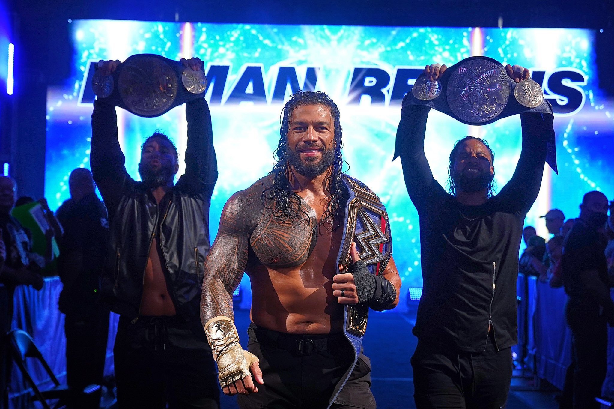Roman Reigns, The Usos, WWE Universal Championship, SmackDown Tag Team Championship, HD Desktop wallpaper