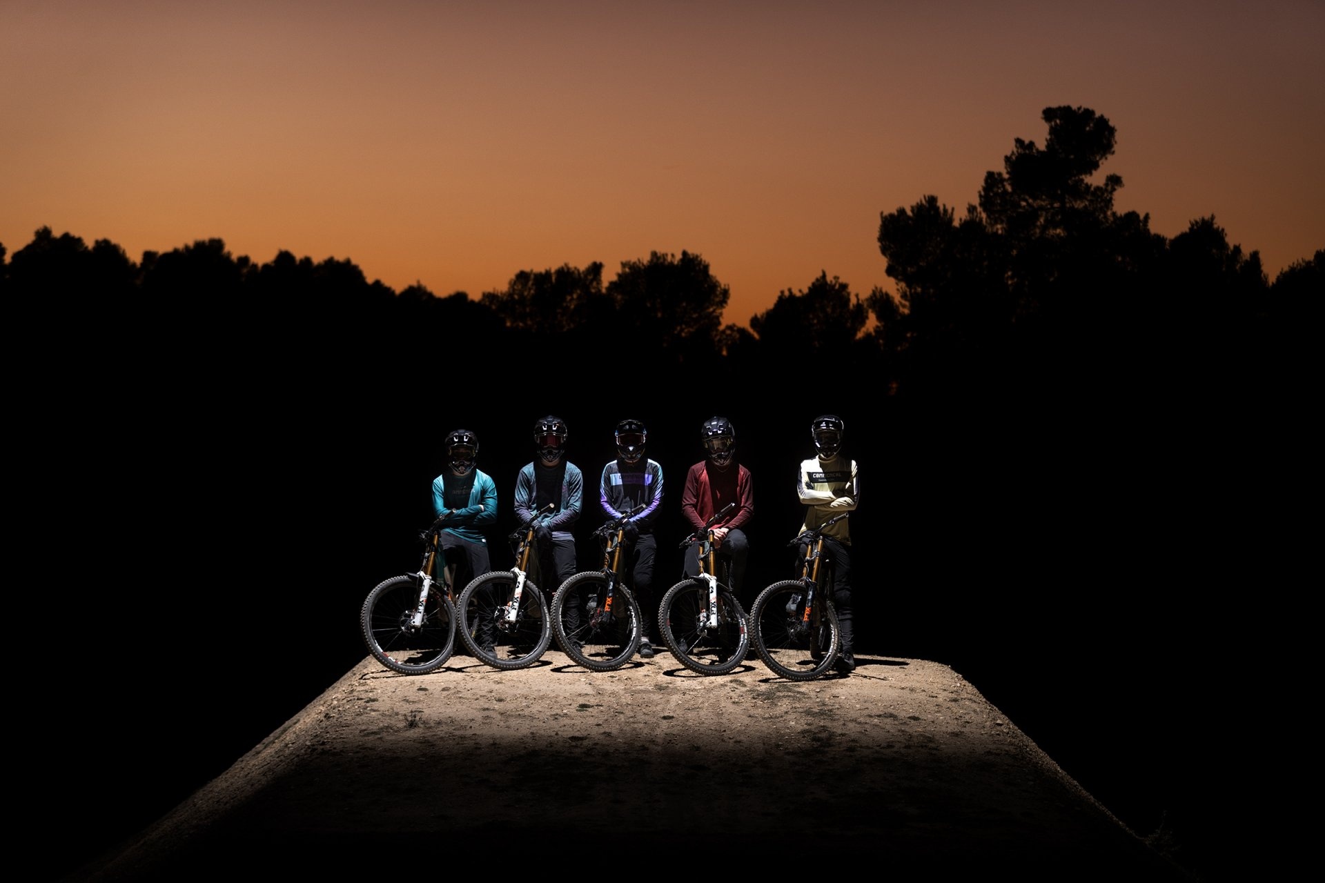 Vee Downhill Team, Commencal Wallpaper, 1920x1280 HD Desktop