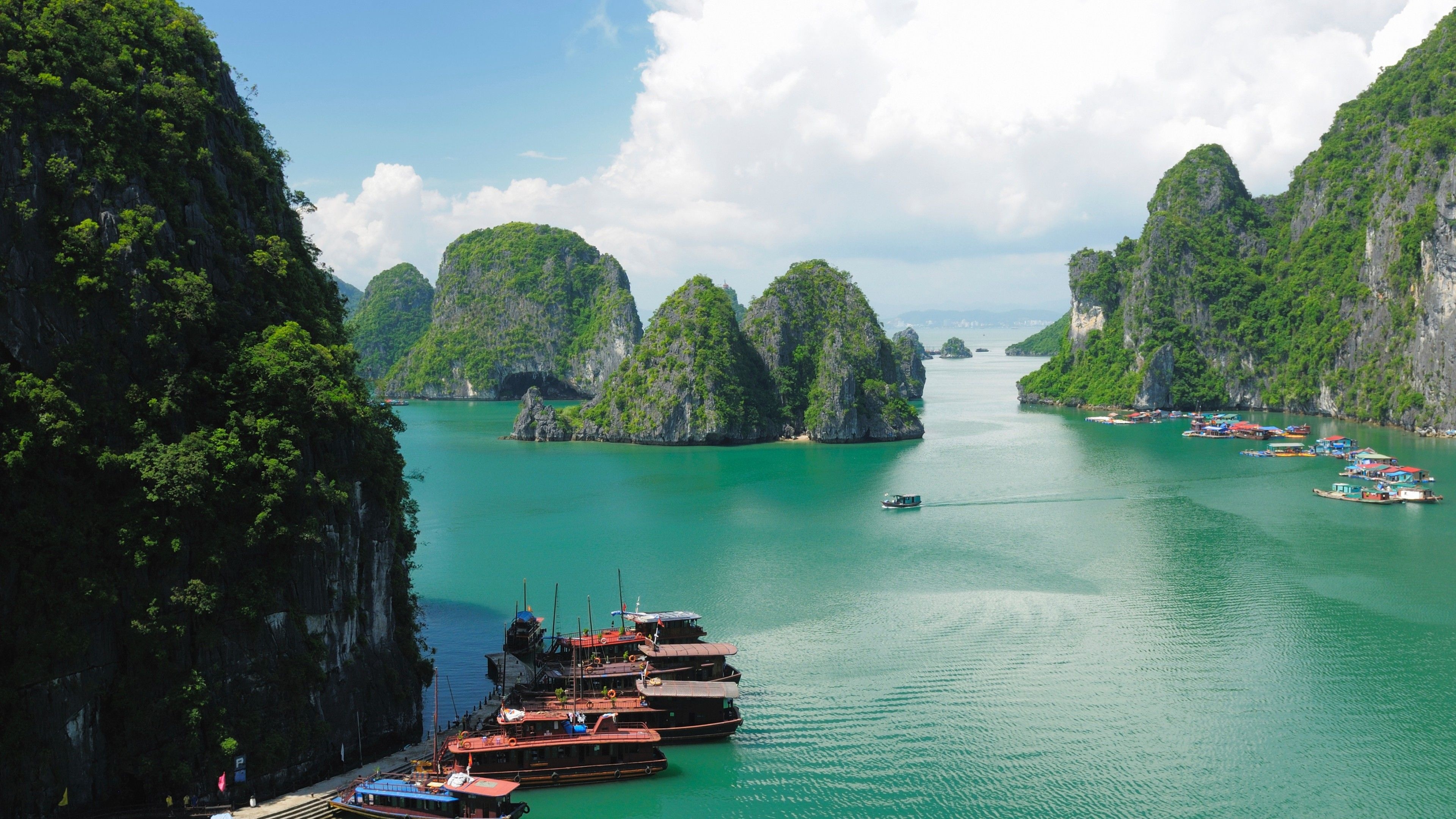 Halong Bay, Stunning scenery, Breathtaking views, Serene atmosphere, 3840x2160 4K Desktop