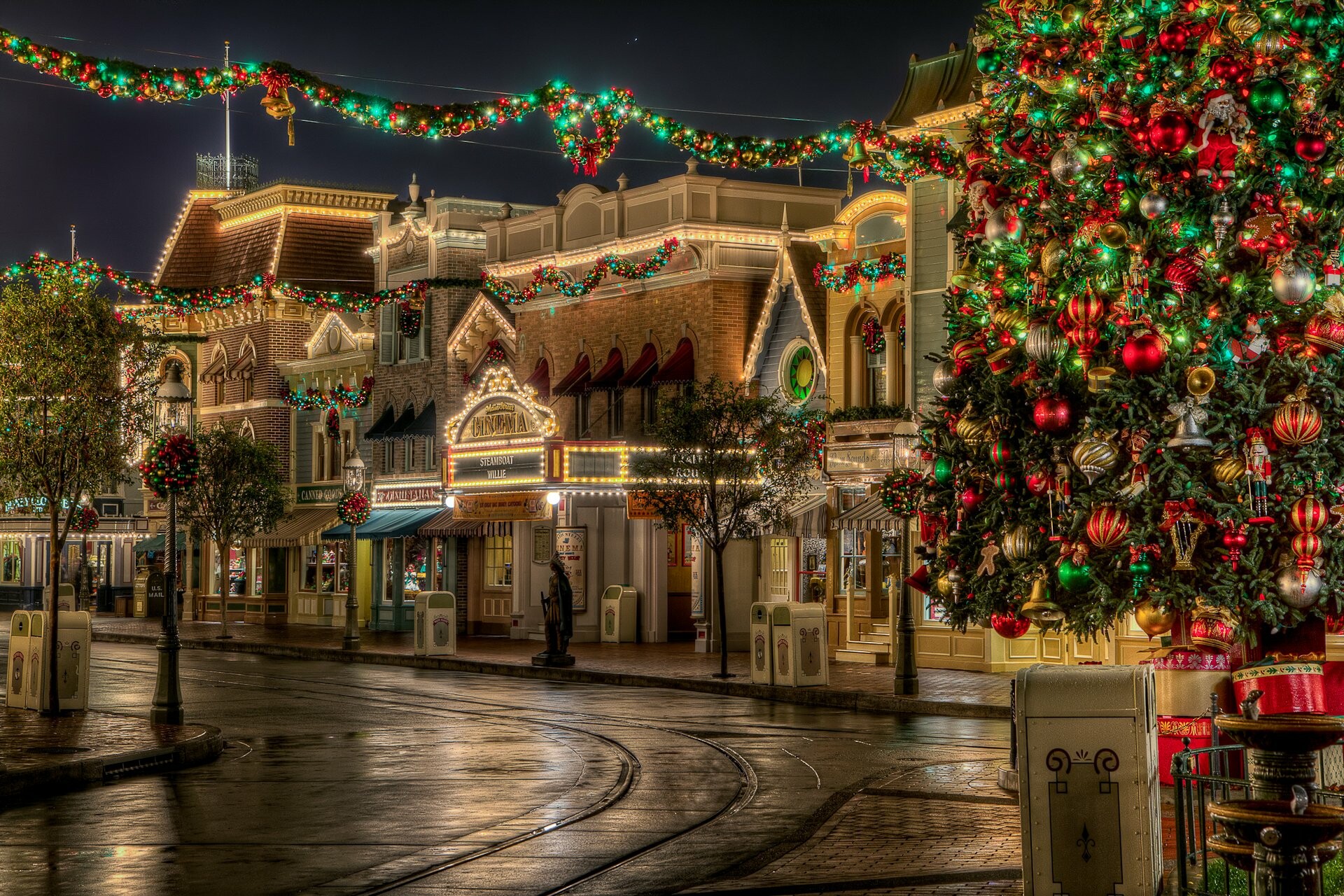 Christmas tree, Christmas Village Wallpaper, 1920x1280 HD Desktop