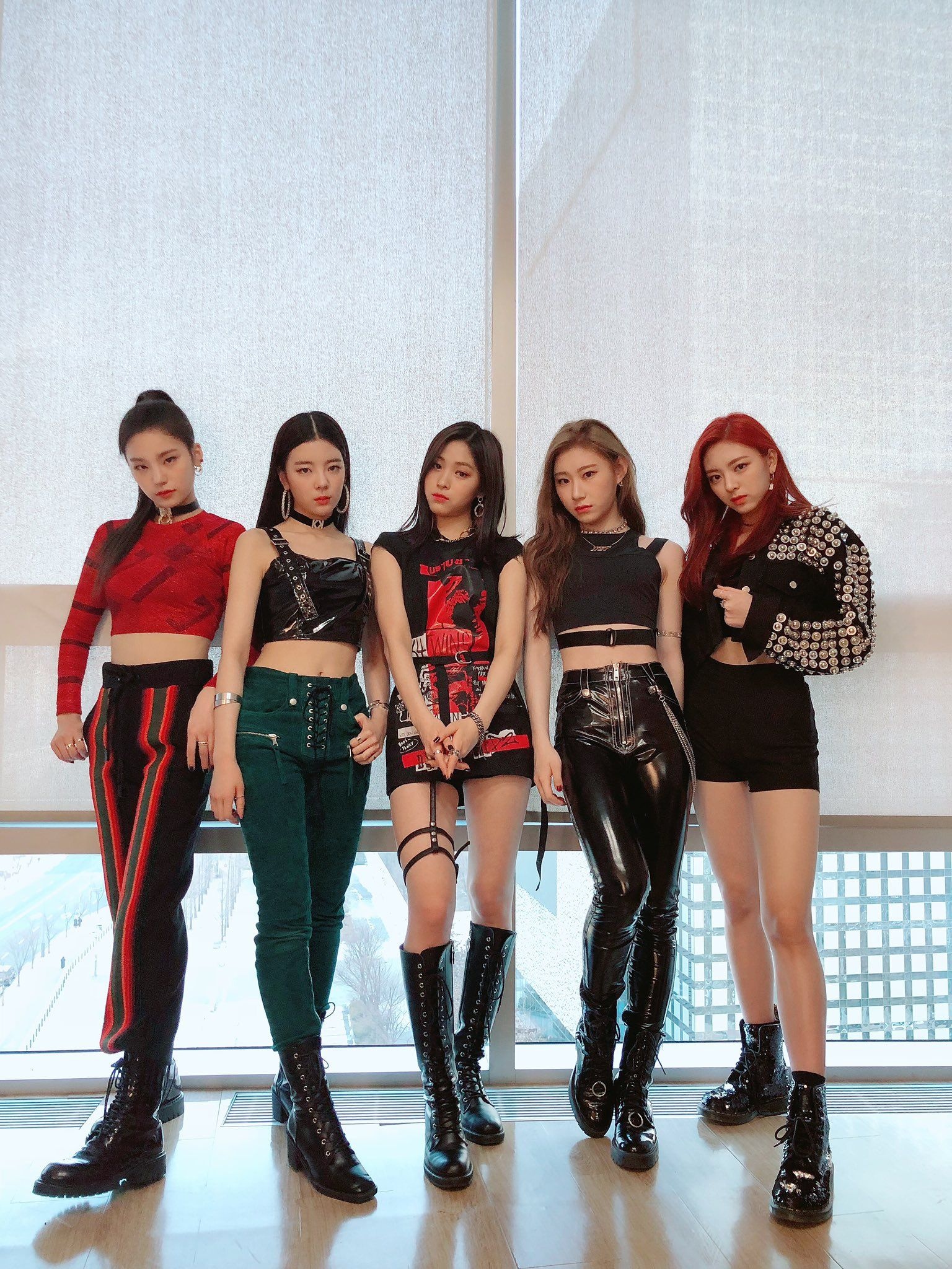 ITZY (K-pop), On Twitter, Kpop outfits, Fashion, 1540x2050 HD Phone