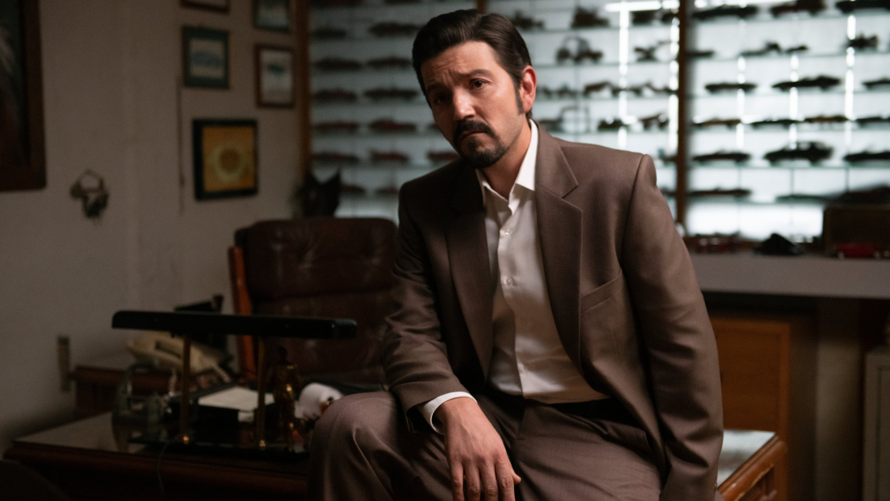 Diego Luna, Narcos Mexico, Kingpin role, Convincing performance, 3000x1690 HD Desktop