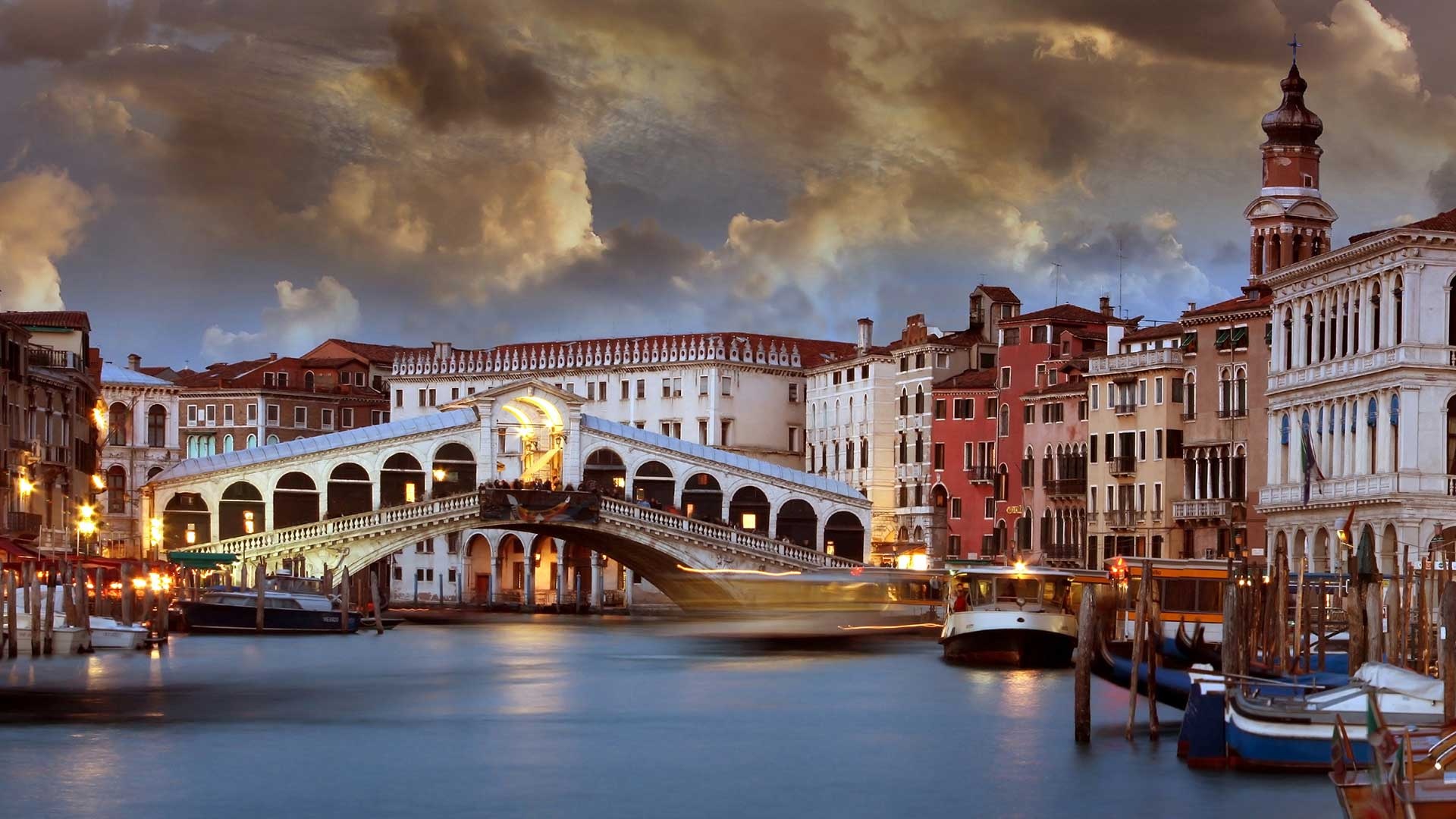 Rialto Bridge, Its fascinating history, Touring different, Another Venice, 1920x1080 Full HD Desktop