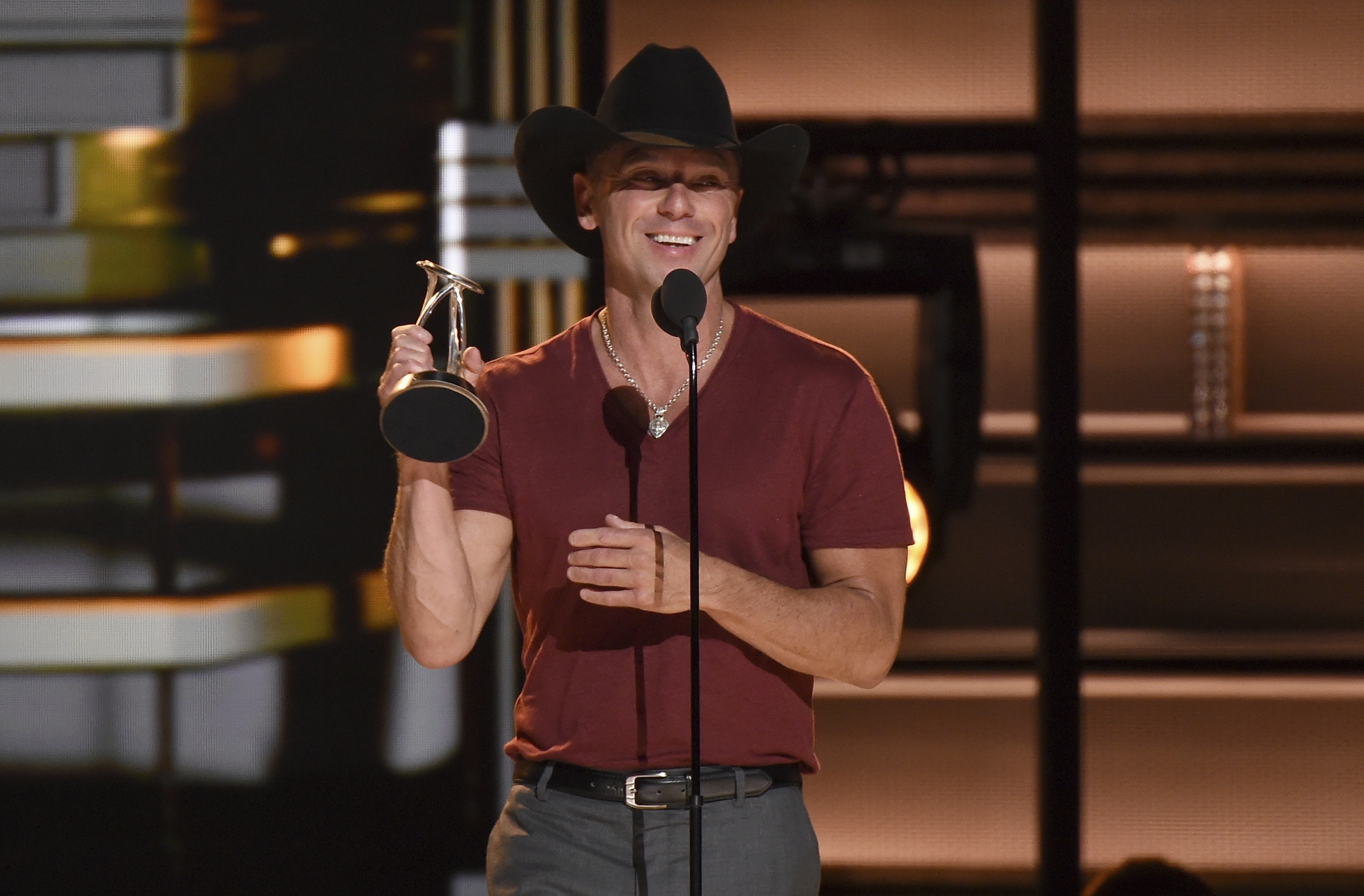 2016 CMA Awards, Kenny Chesney Wallpaper, 3000x1980 HD Desktop