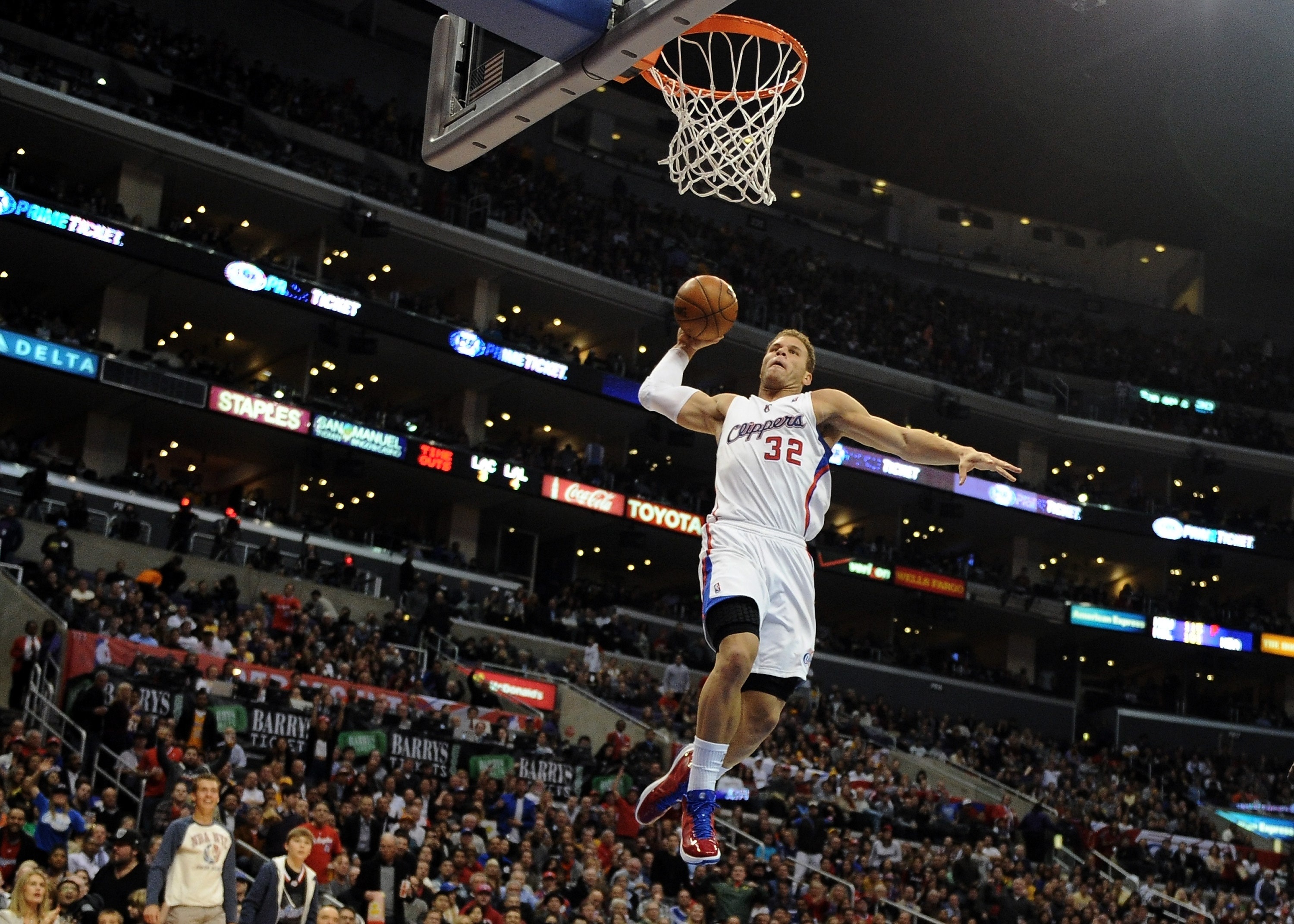 Blake Griffin dunk, Los Angeles Clippers uniform, Staples Center arena, HD Desktop wallpaper