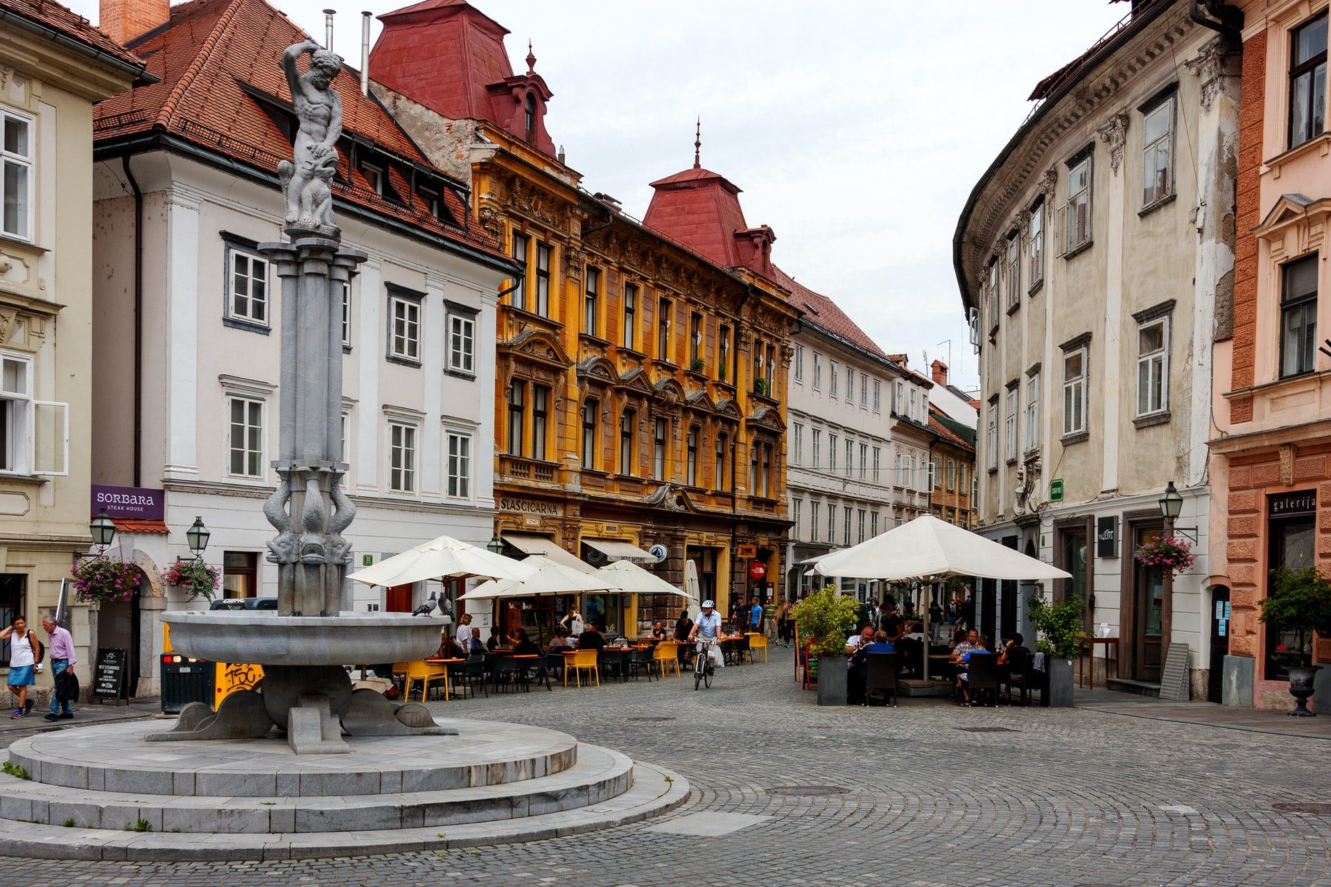 Ljubljana (Travels), Airport transfer, Convenient transportation, City center, 1920x1280 HD Desktop