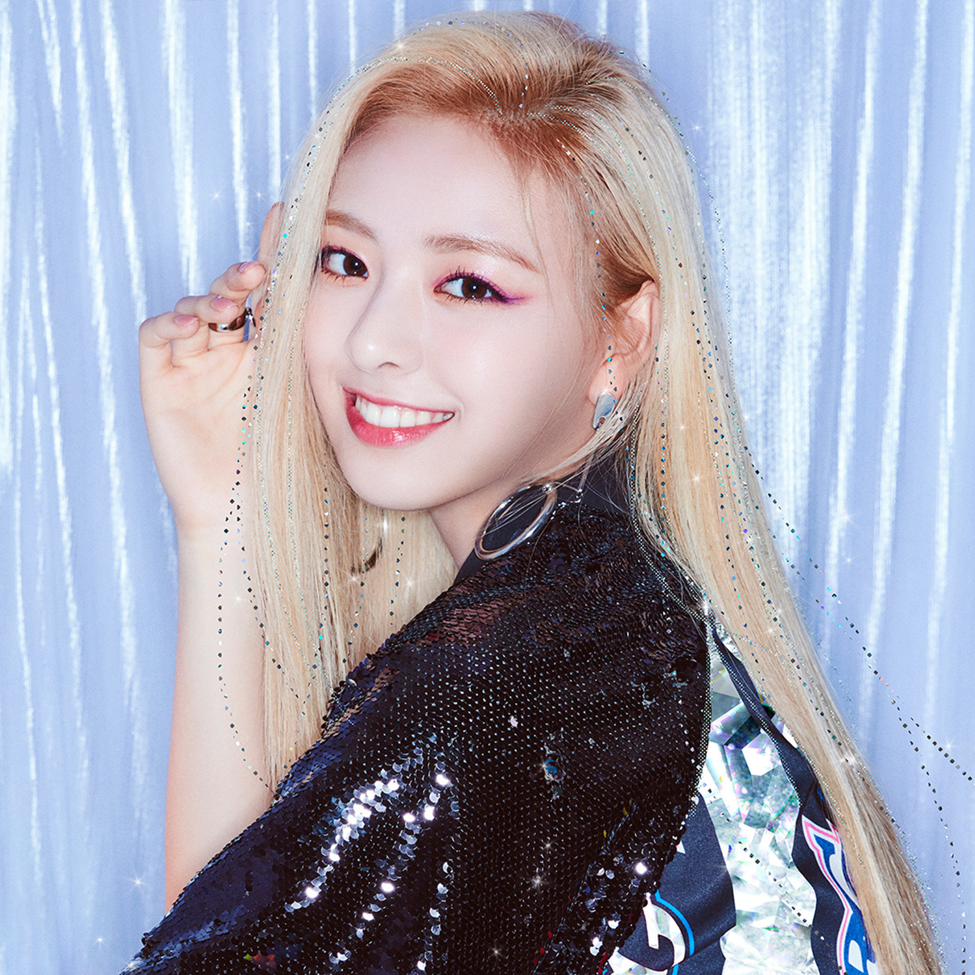 Yuna ITZY, Striking wallpapers, Effortless charm, K-pop allure, 2000x2000 HD Phone