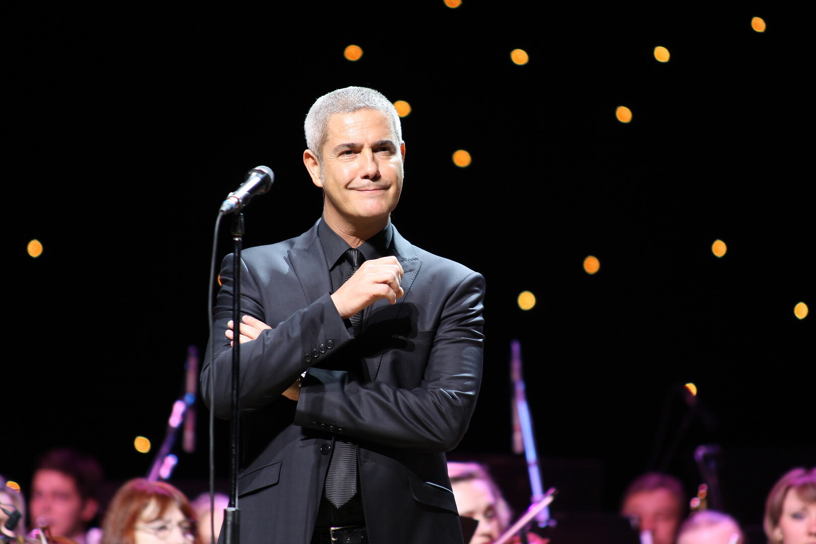 Alessandro Safna, Vocal dynamics, Eloquent storytelling, Intimate ballads, 1620x1080 HD Desktop