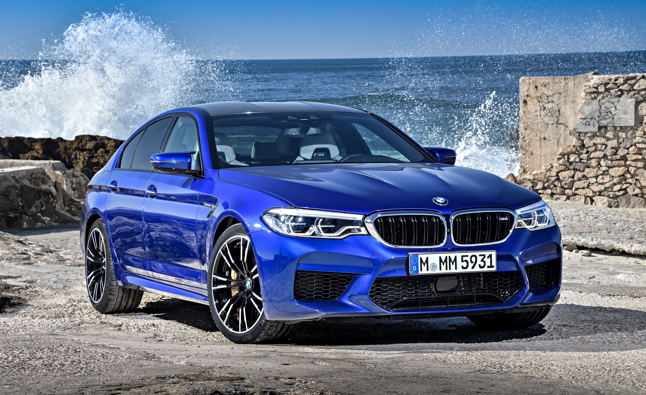 BMW M5 F90, M MM 5931, crashing ocean waves, HD Desktop wallpaper