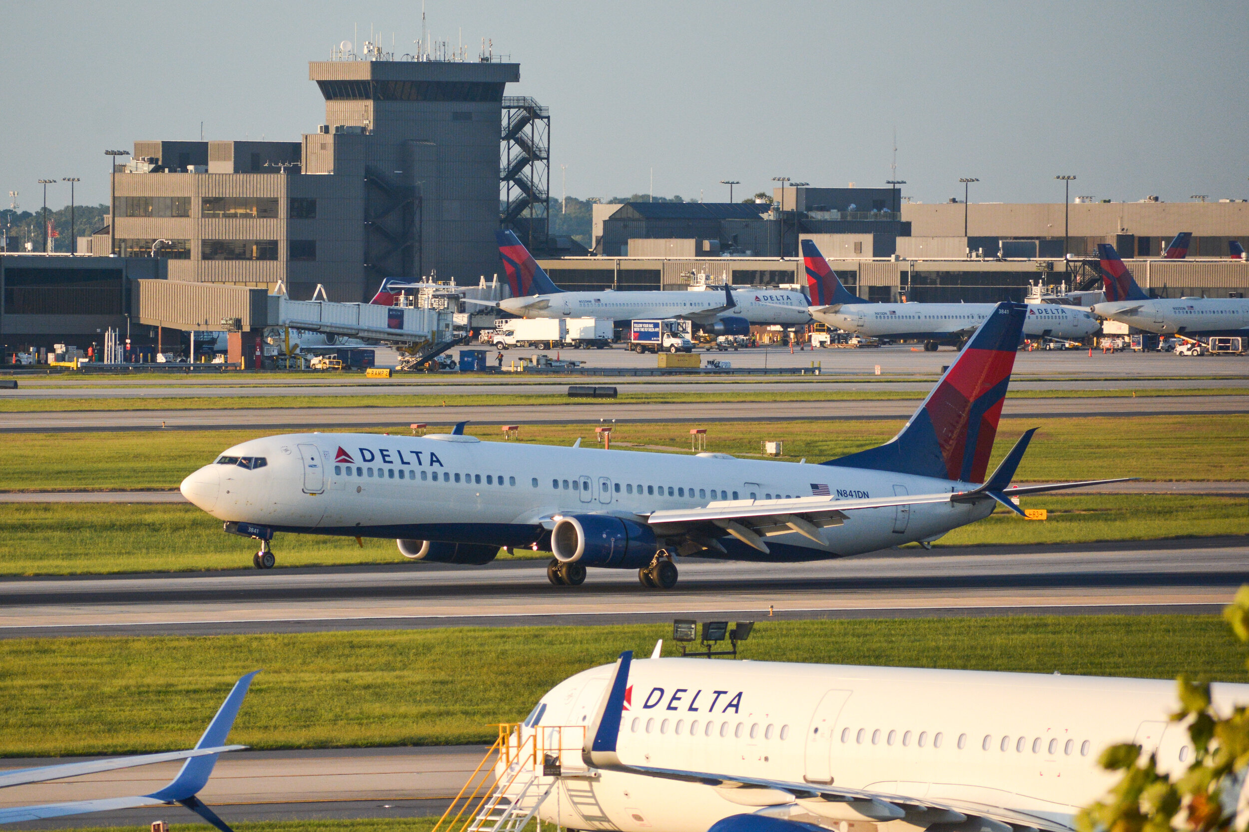 Pinnacle Airlines, Plane spotting, Aviation photography, Atlanta airport, 2500x1670 HD Desktop