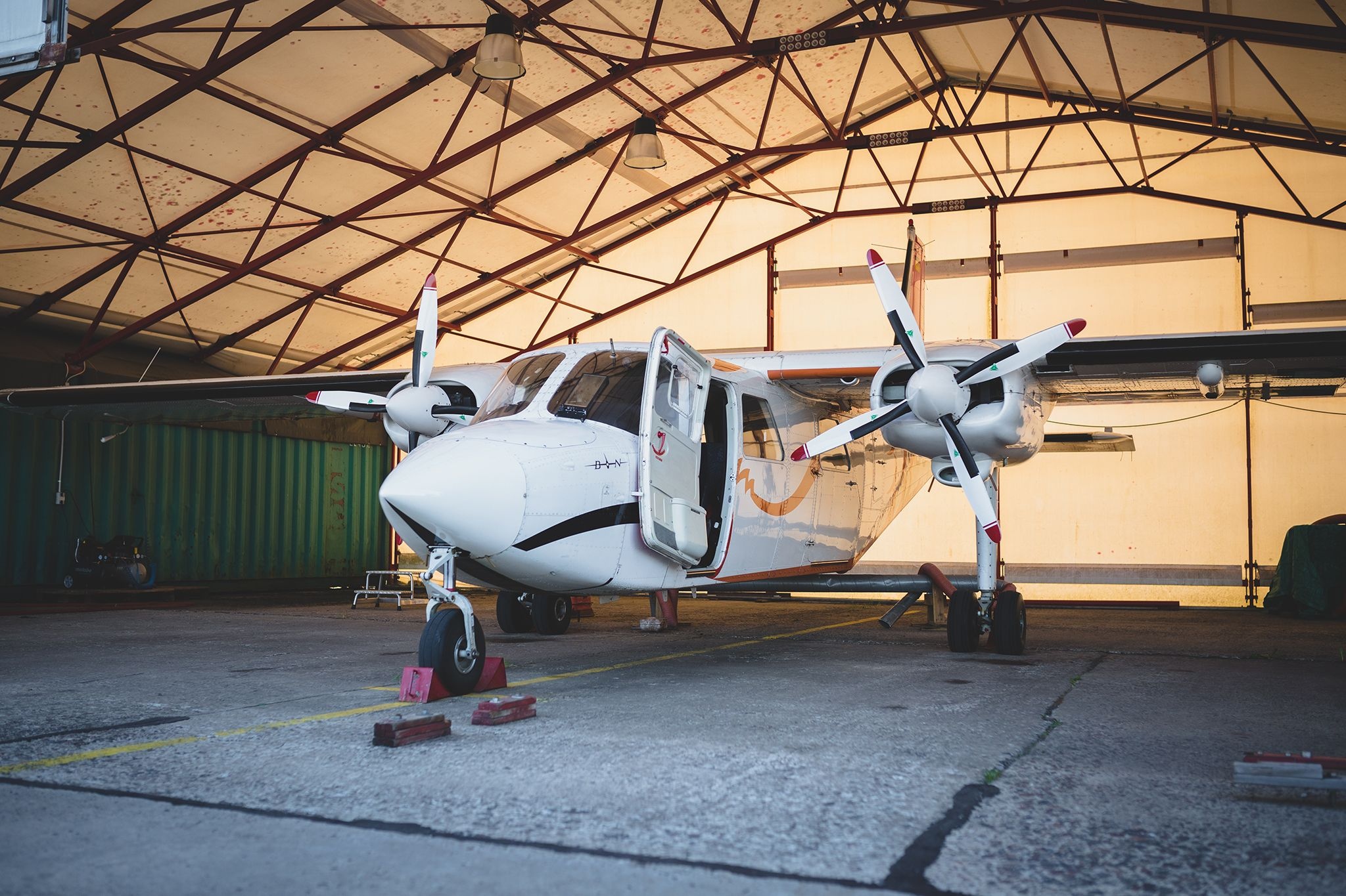 Britten-Norman Islander, BN 2B, Diamond Sky, Diamond sky, 2050x1370 HD Desktop