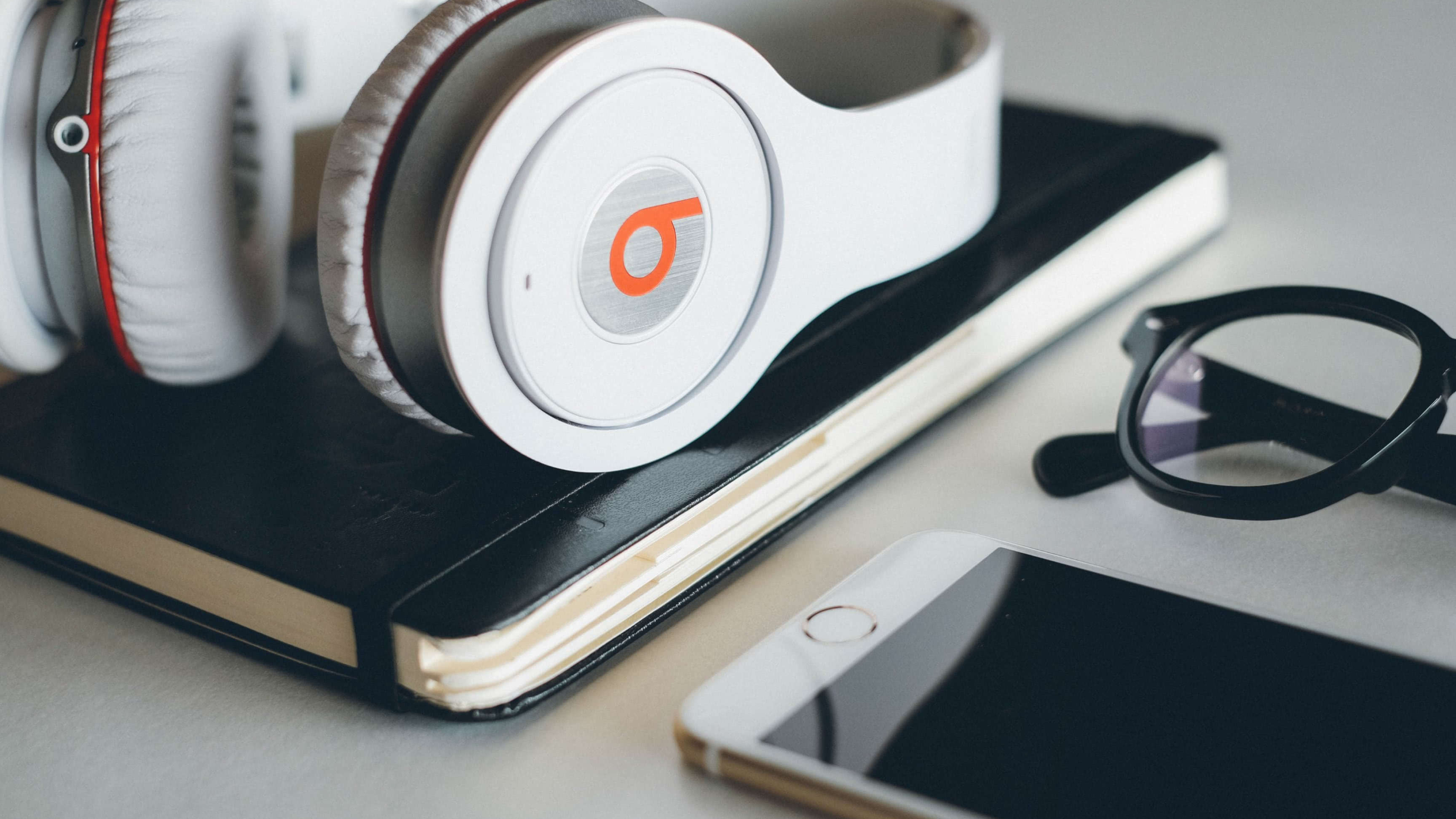 Headphones, High-fidelity audio, 4K wallpaper, Music lovers, 3840x2160 4K Desktop