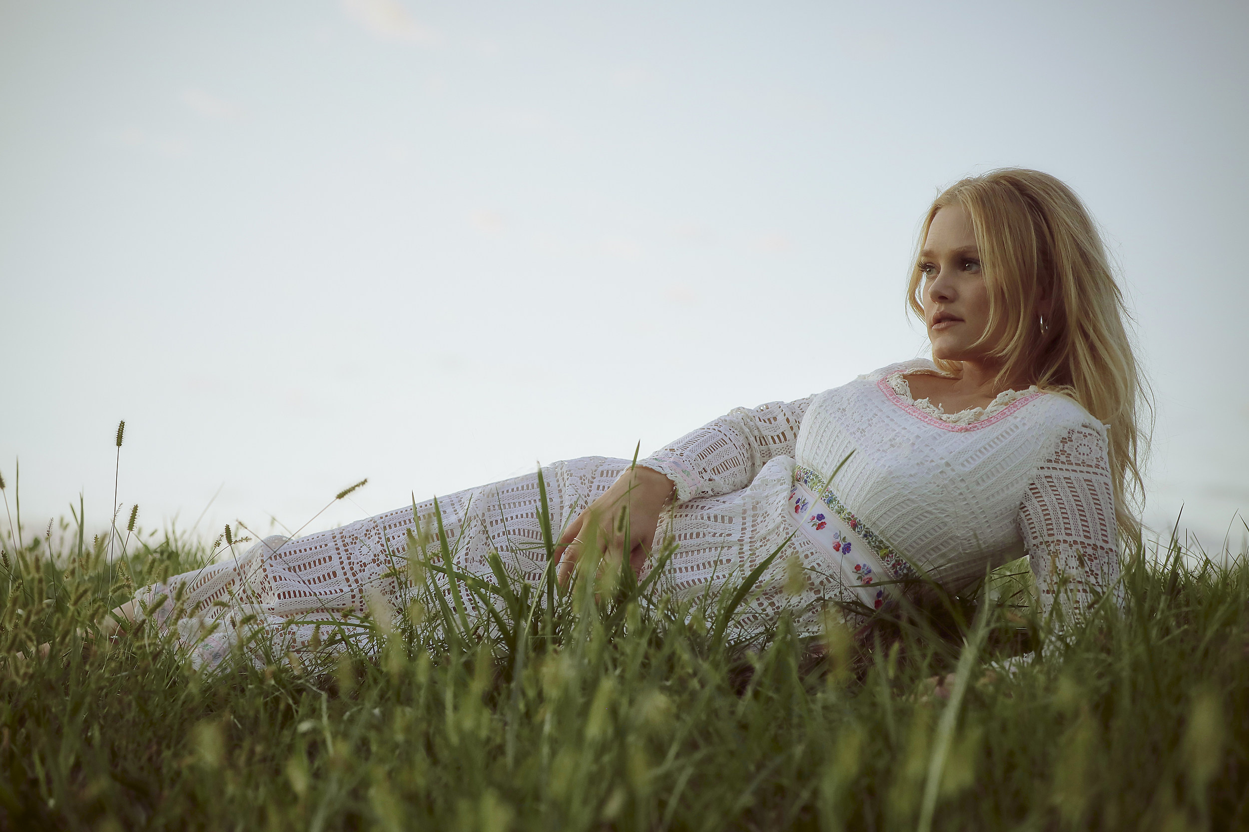 Hailey Whitters, Iowa native, Song featured on Yellowstone, Music inspiration, 2500x1670 HD Desktop