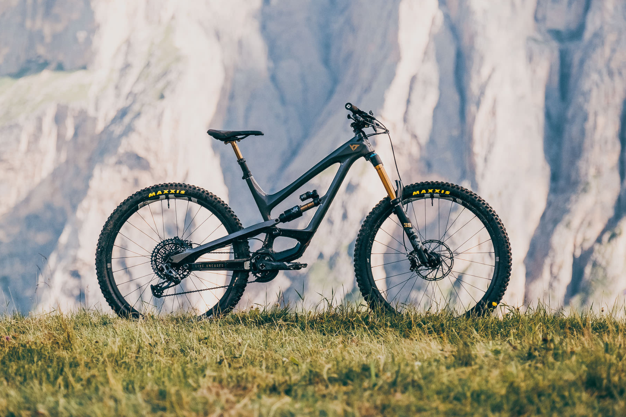 Capra Elite, YT Bikes Wallpaper, 2000x1340 HD Desktop