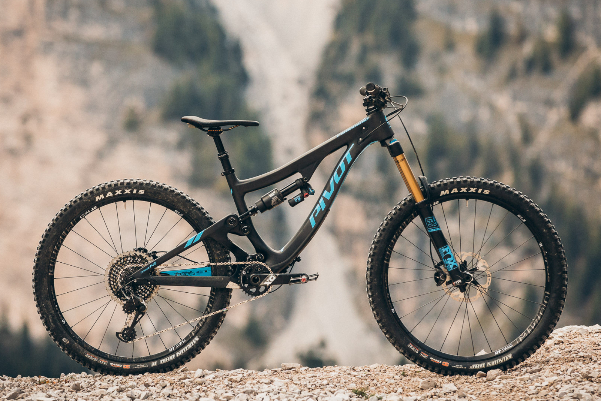 Pivot Cycles, Pivot firebird, Enduro mountainbike magazine, 2000x1340 HD Desktop