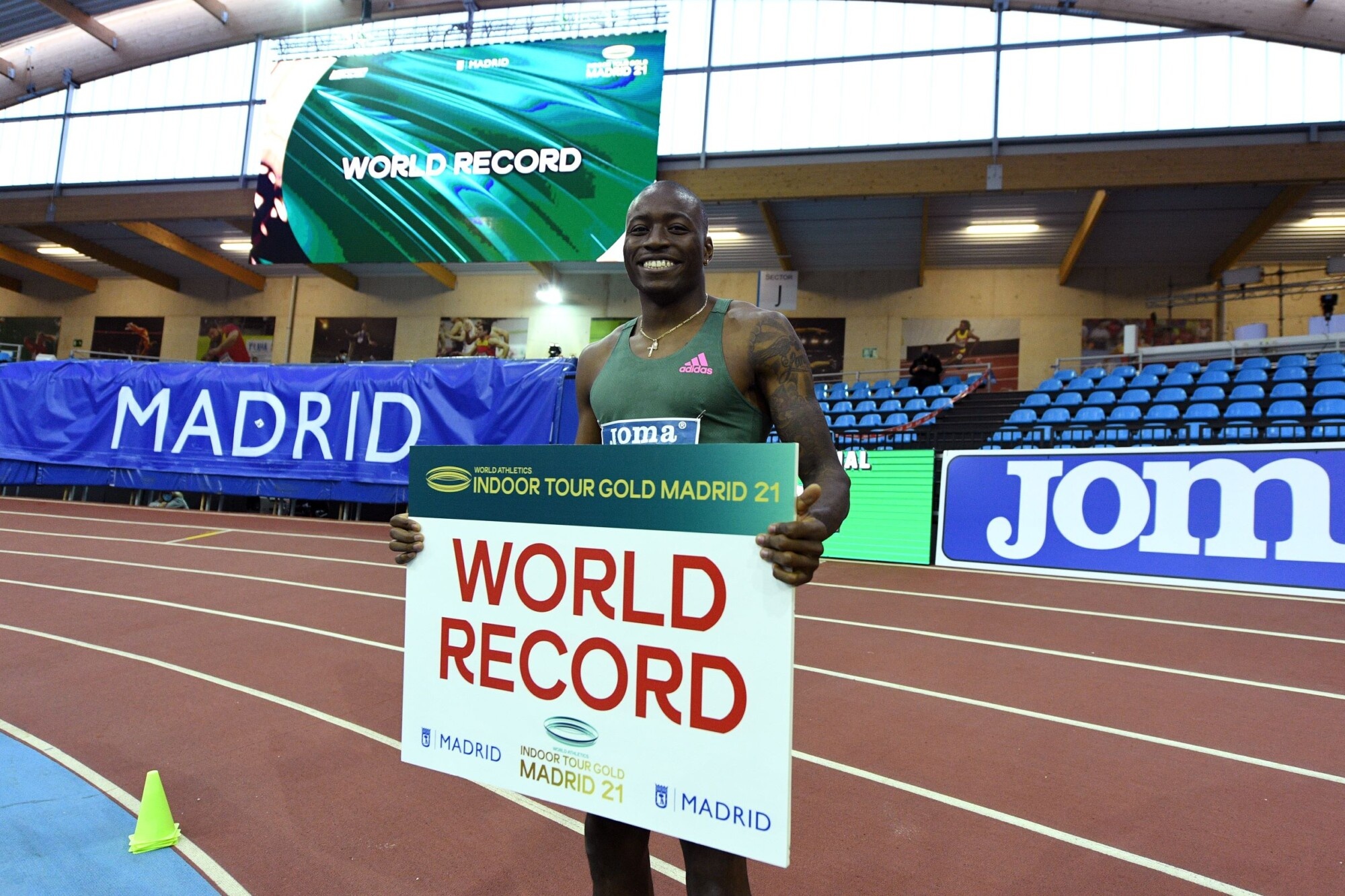 Grant Holloway, World indoor record breaker, 2000x1340 HD Desktop