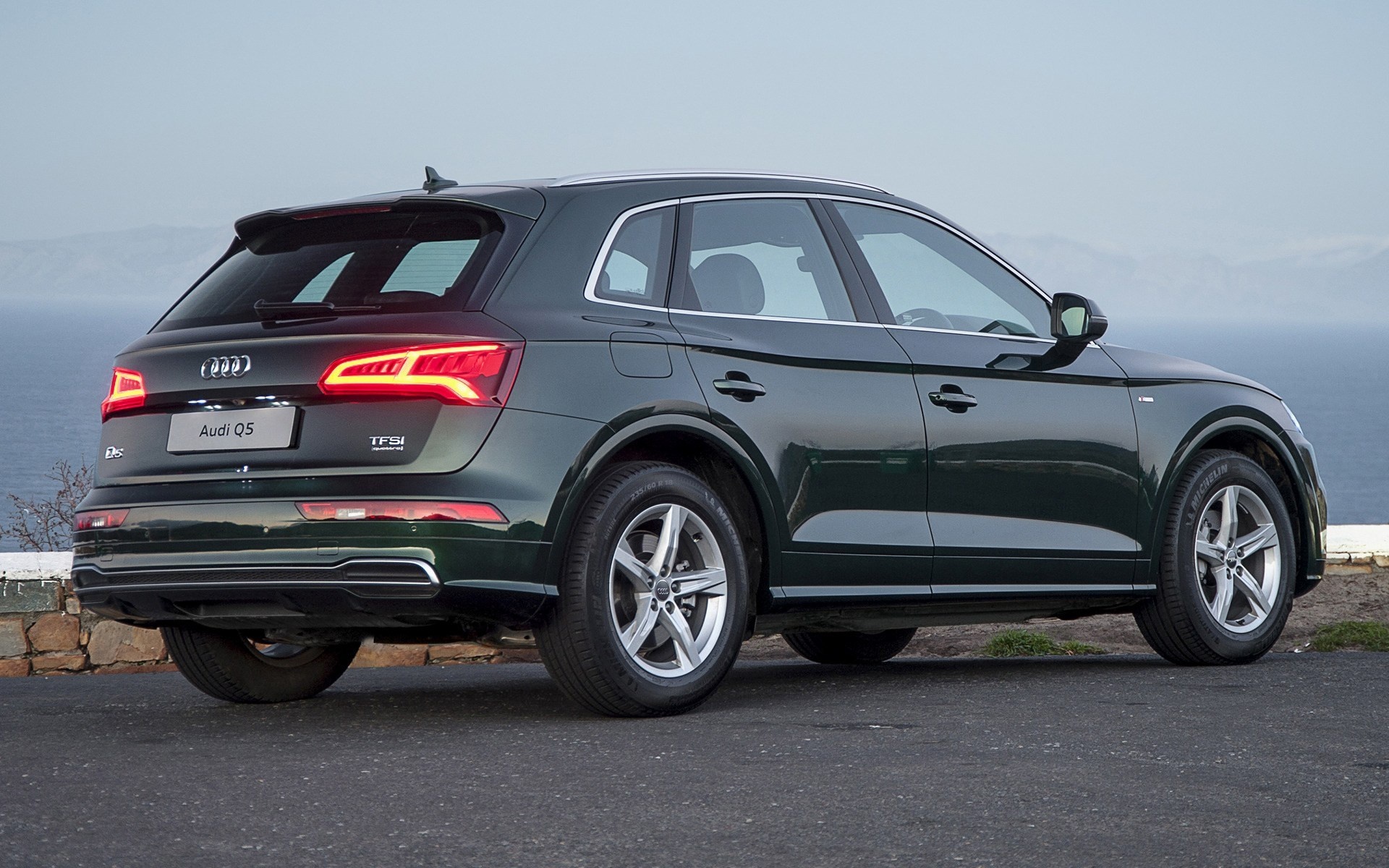 Audi Q5, Stunning wallpapers, Performance SUV, Audi's craftsmanship, 1920x1200 HD Desktop