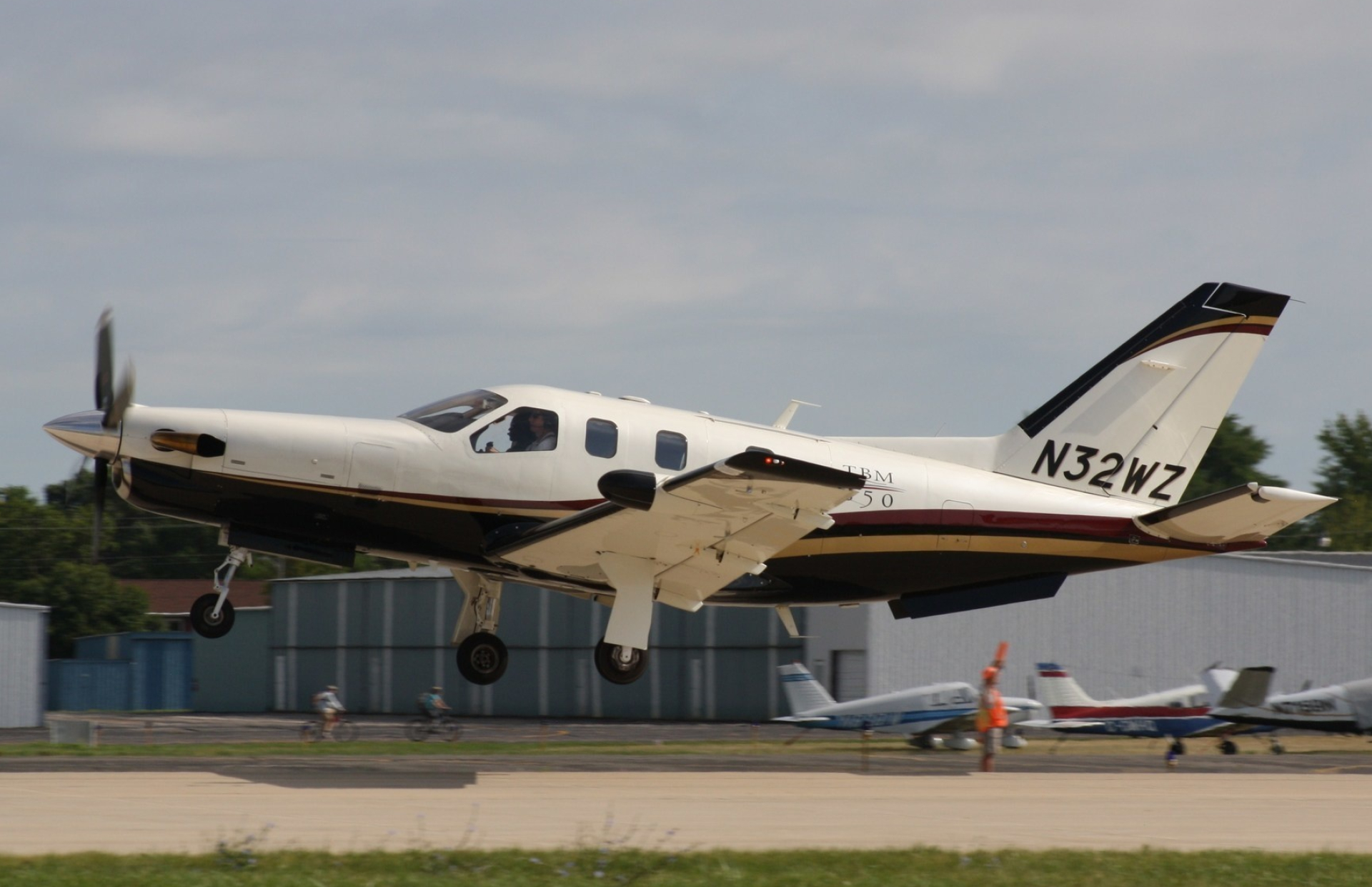 Socata TBM 850, Travels, Aircraft n32wz, Sleek design, 1920x1250 HD Desktop