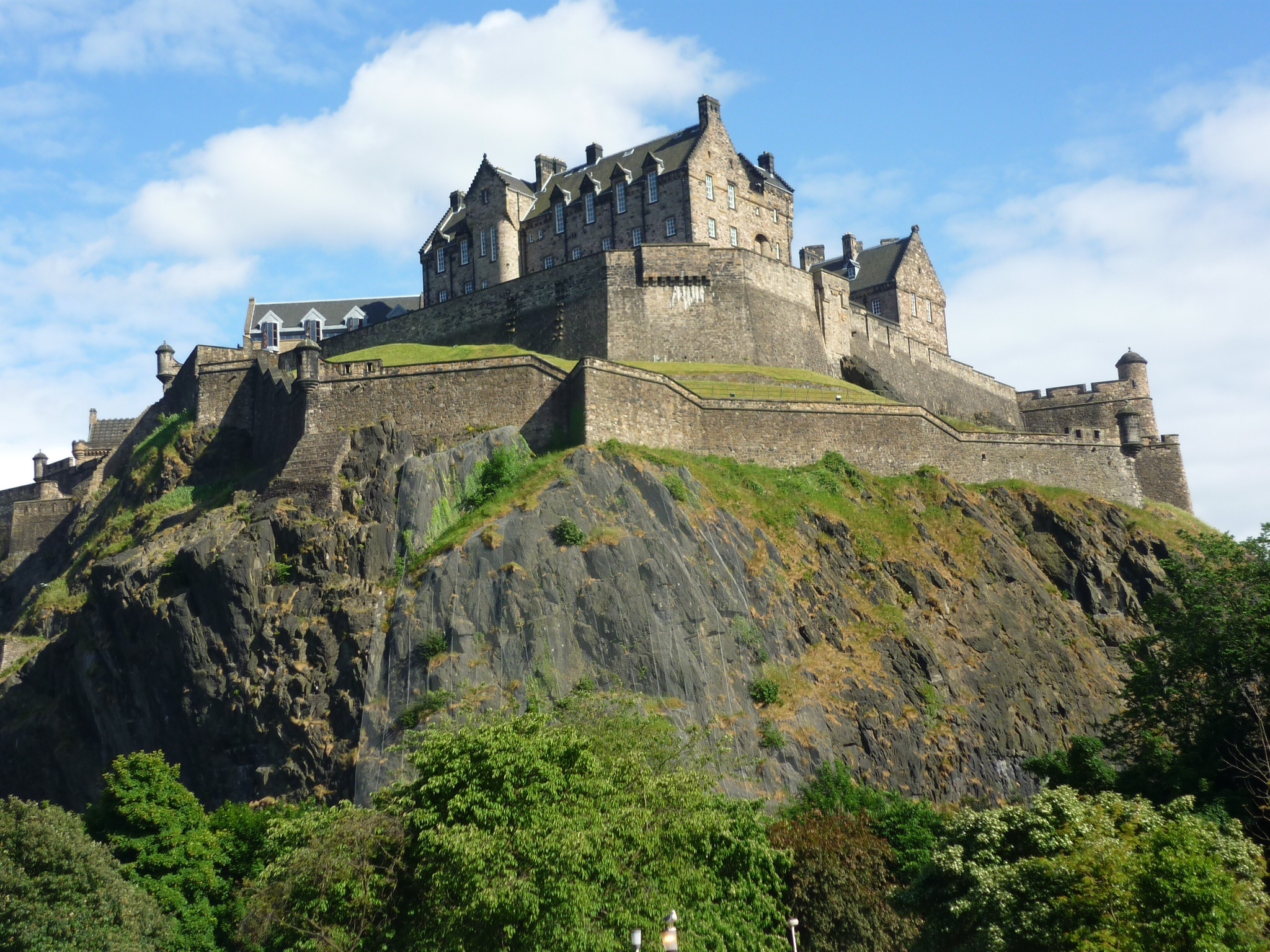 Edinburgh Castle, Edinburgh (Scotland) Wallpaper, 2050x1540 HD Desktop