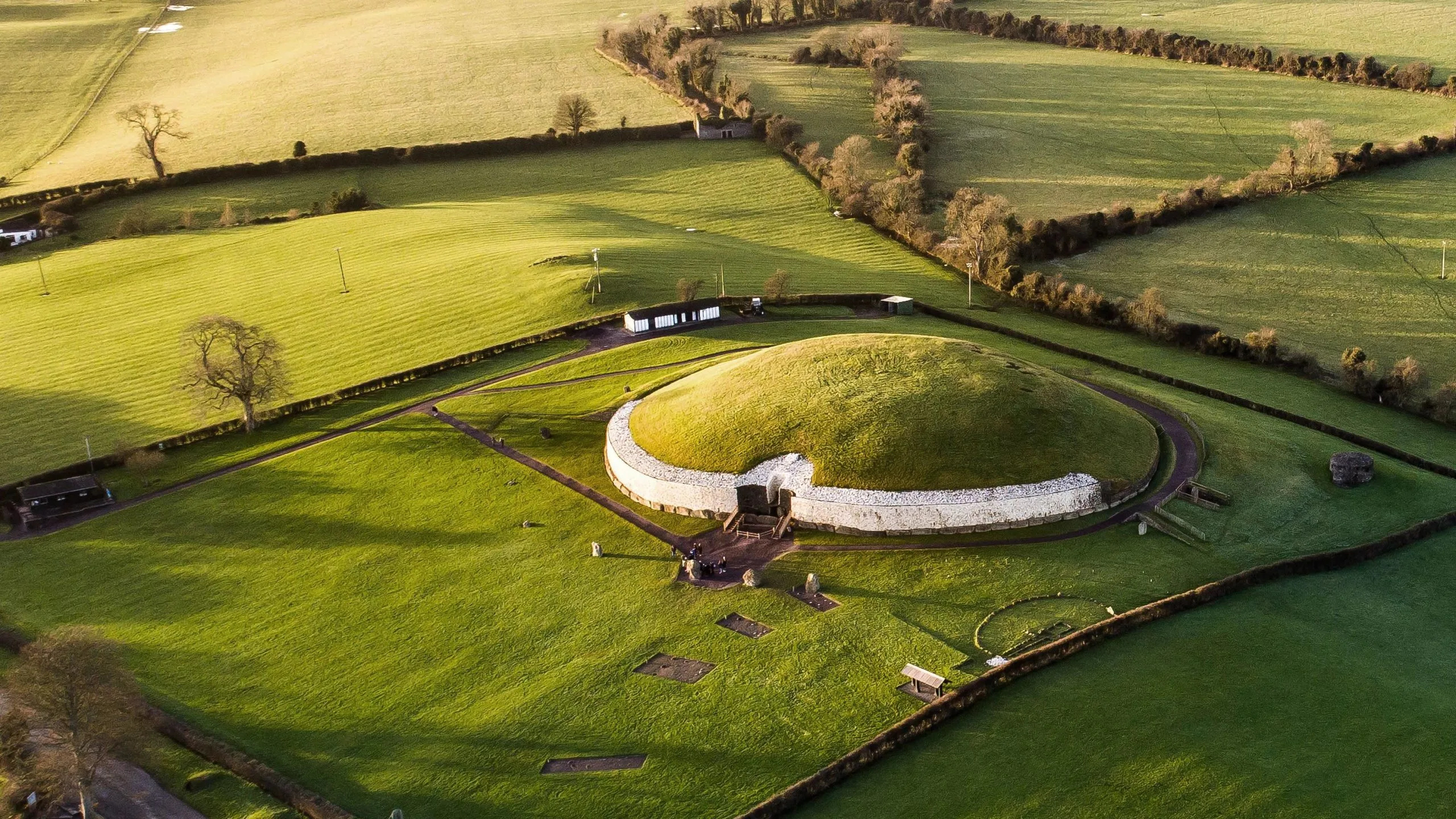 Newgrange, Incest among rulers, Genome analysis, Prehistoric Ireland, 2560x1440 HD Desktop