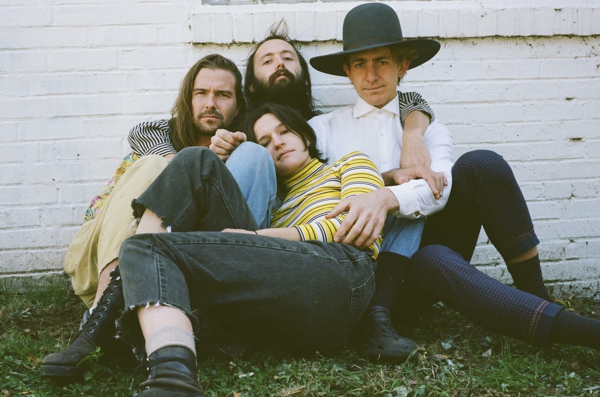 Big Thief Band, J. J. Cale, Fettes Brot, Tagesspiegel, 2050x1360 HD Desktop