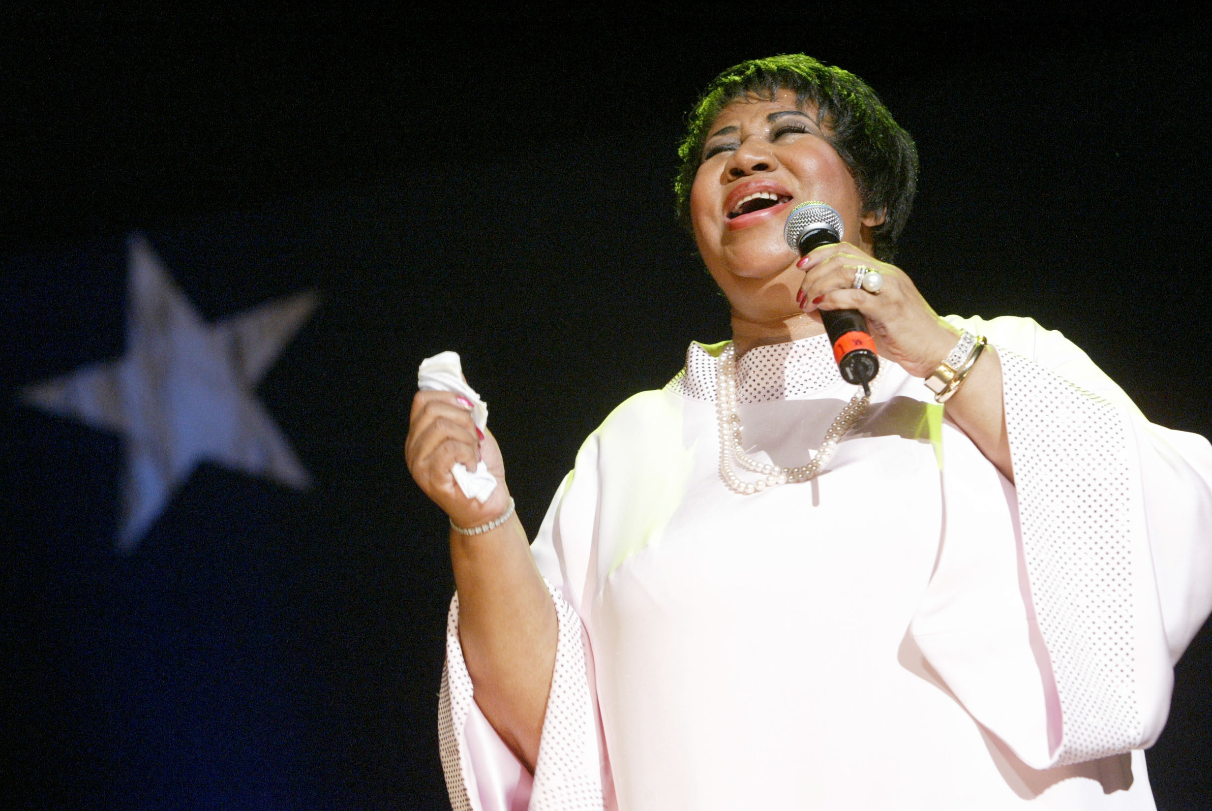 McDonald's Gospelfest 2005, Aretha Franklin Wallpaper, 2470x1650 HD Desktop